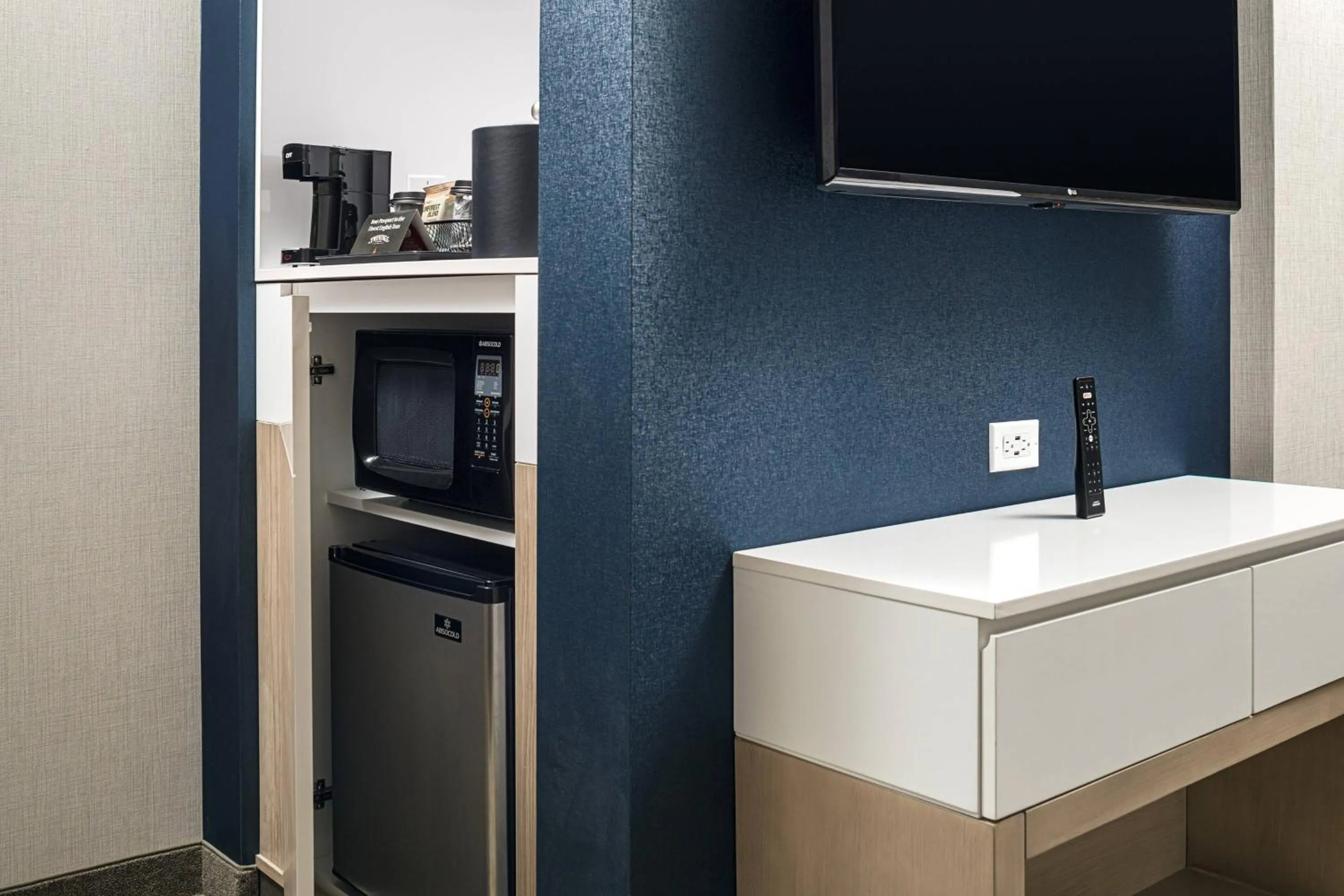 Photo of the whole room in SpringHill Suites by Marriott Savannah Richmond Hill