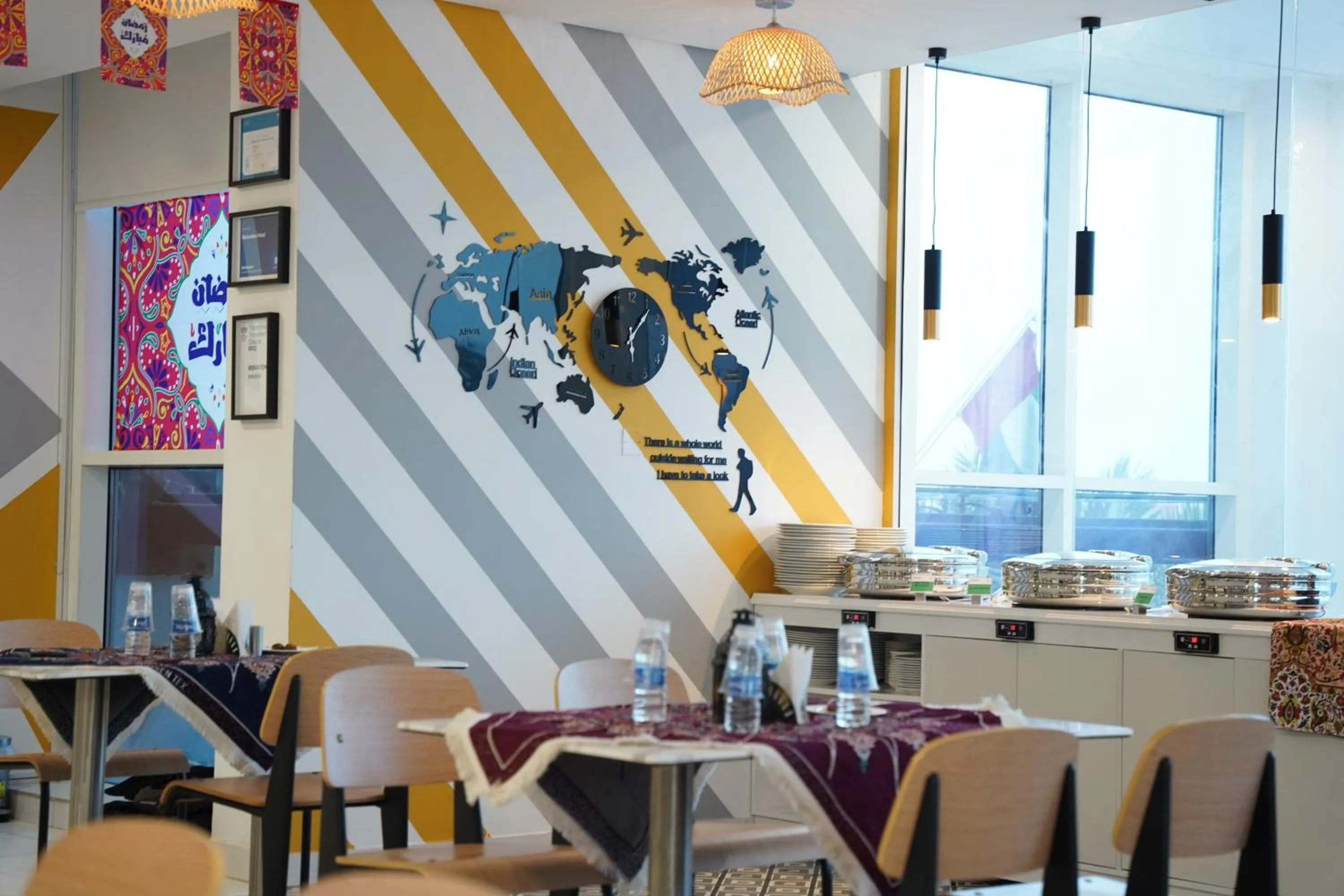 Restaurant/places to eat in Resivation Hotel