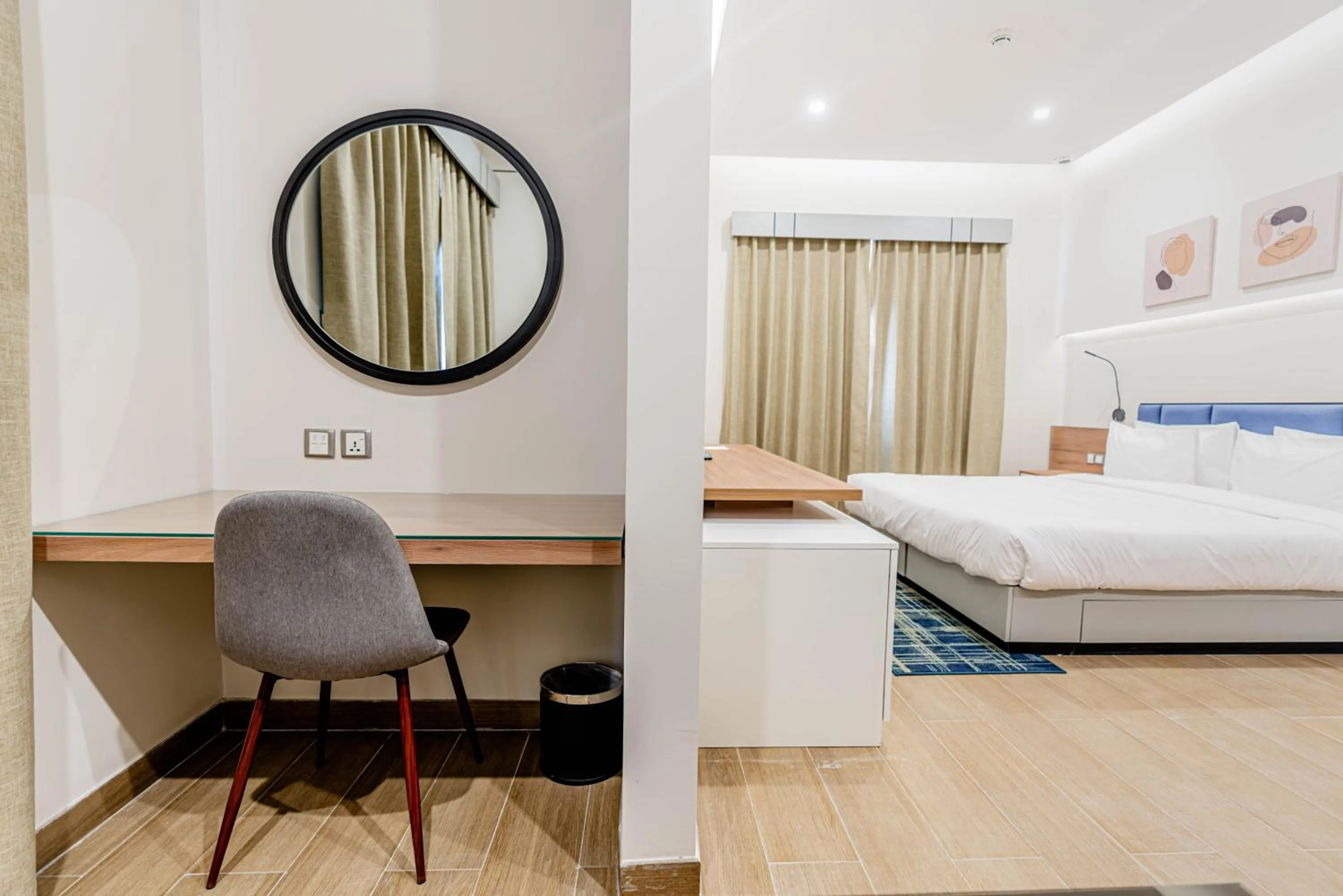 Bedroom, Bed in Resivation Hotel