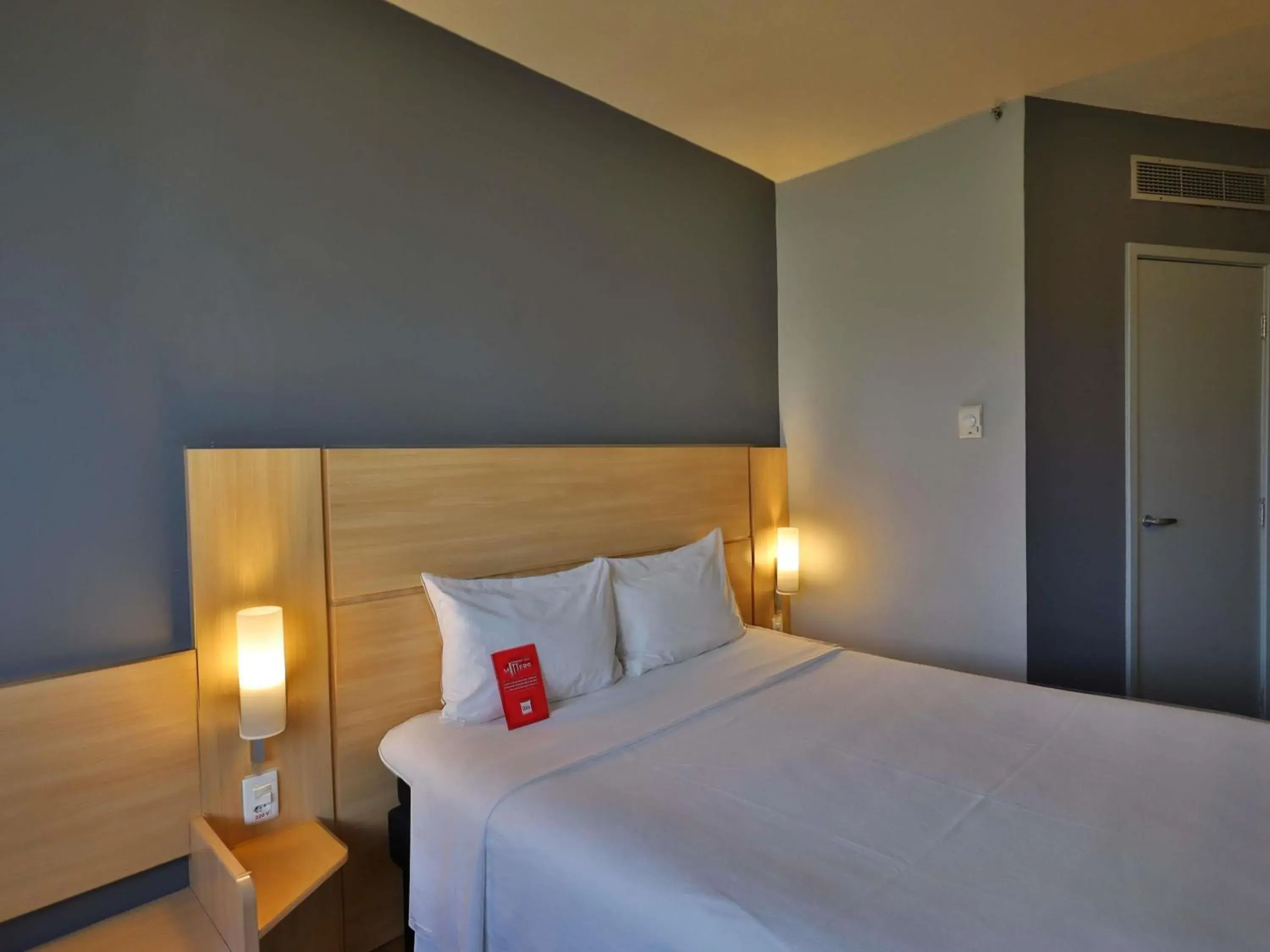 Bedroom, Bed in Ibis Salvador Rio Vermelho Bedroom, Bed in Ibis Salvador Rio Vermelho