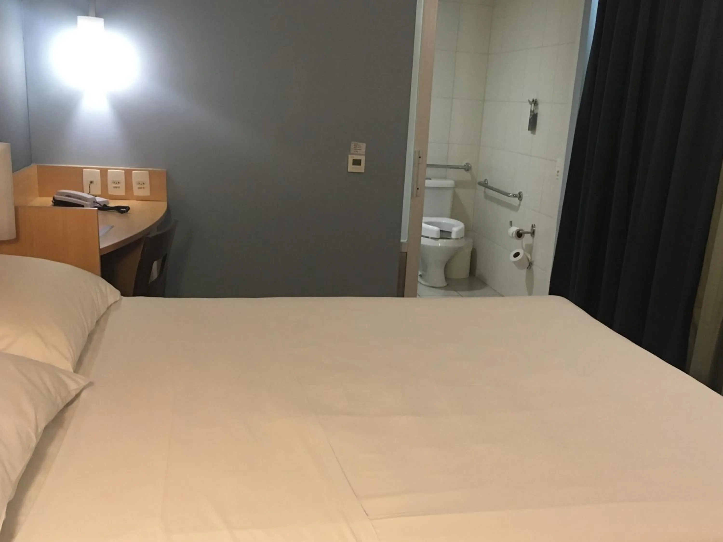 Property building, Bed in Ibis Belo Horizonte Savassi