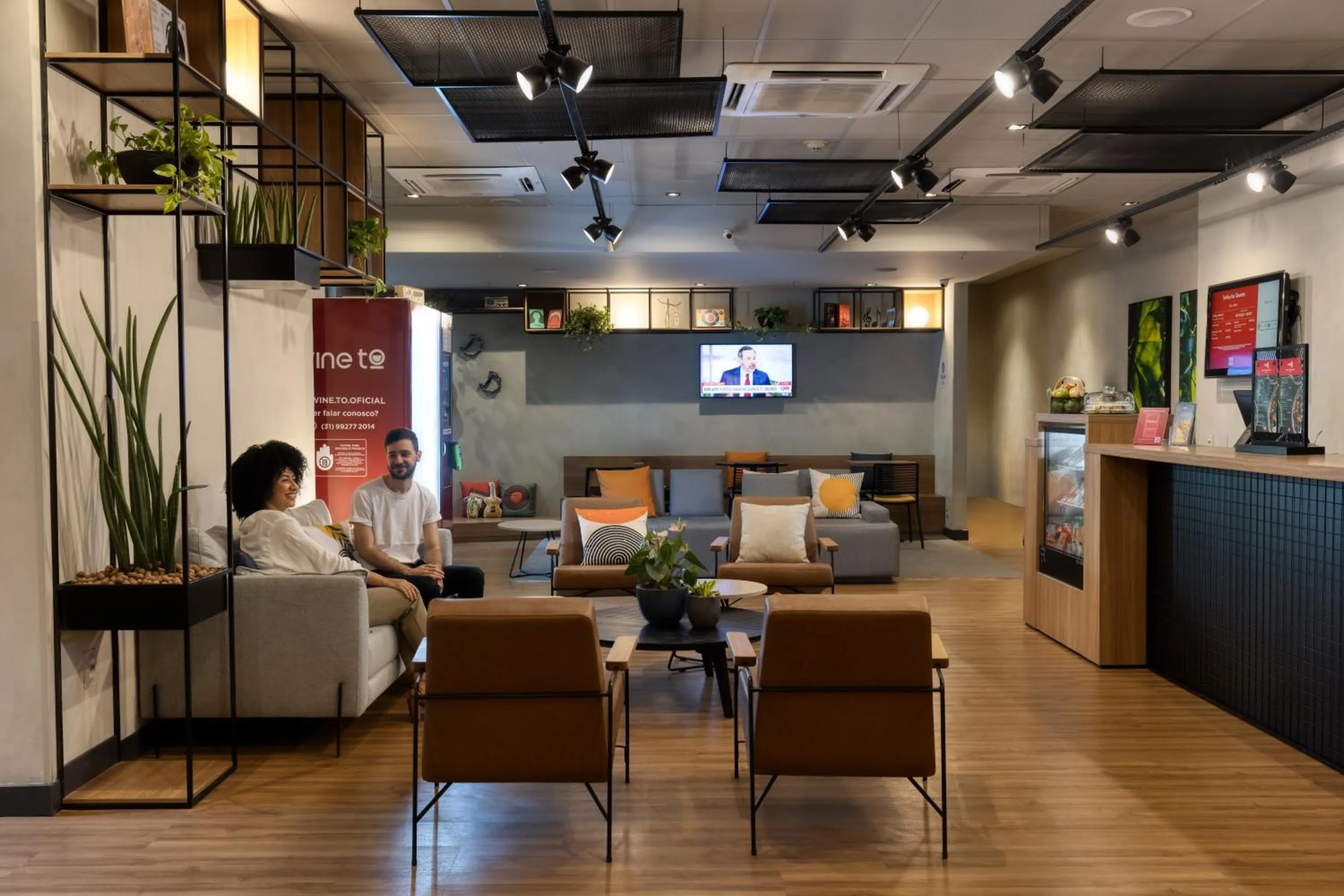 Seating area in Ibis Belo Horizonte Savassi