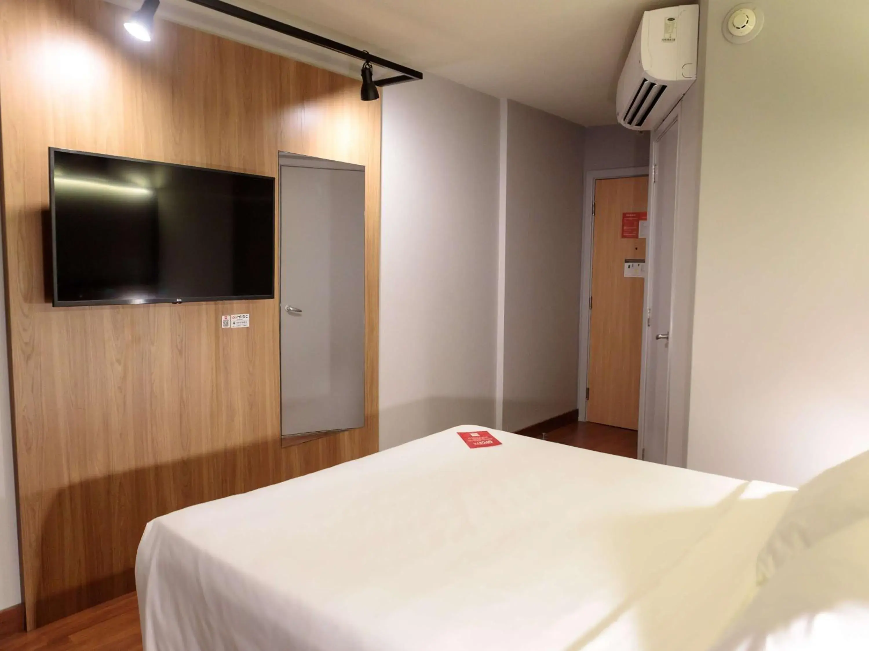 Bedroom, Bed in Ibis Belo Horizonte Savassi Bedroom, Bed in Ibis Belo Horizonte Savassi