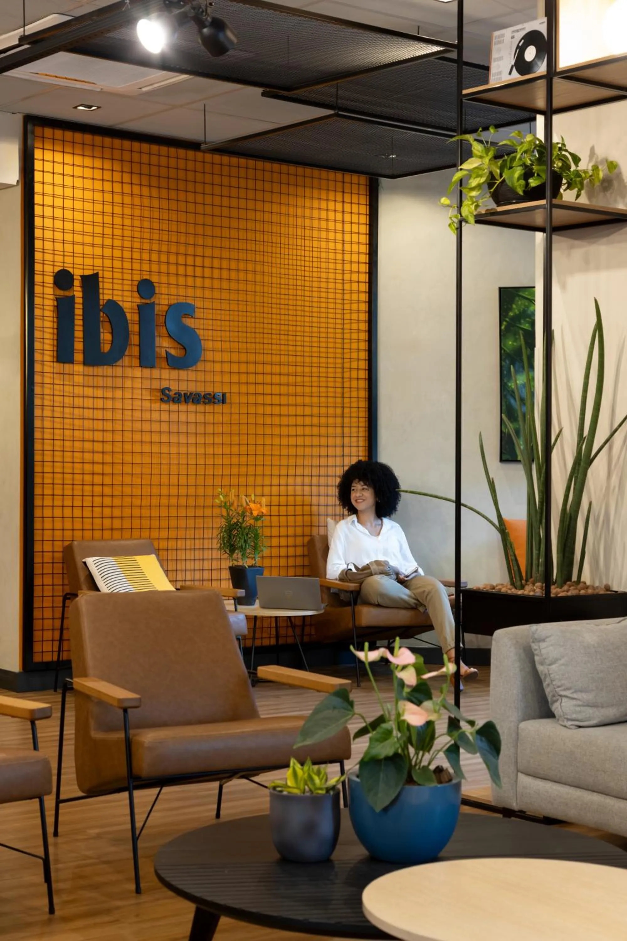 Seating area in Ibis Belo Horizonte Savassi