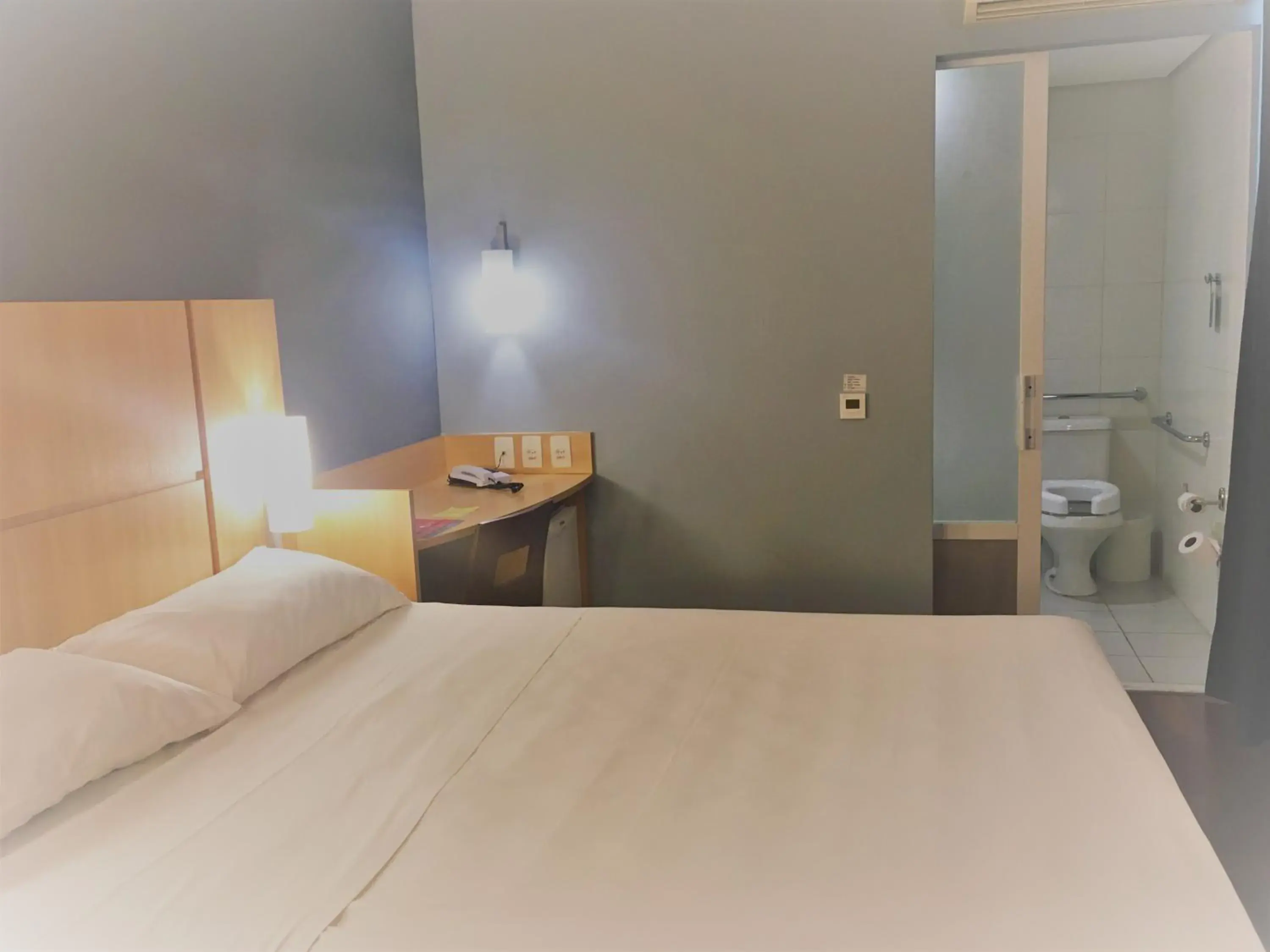 Property building, Bed in Ibis Belo Horizonte Savassi Property building, Bed in Ibis Belo Horizonte Savassi
