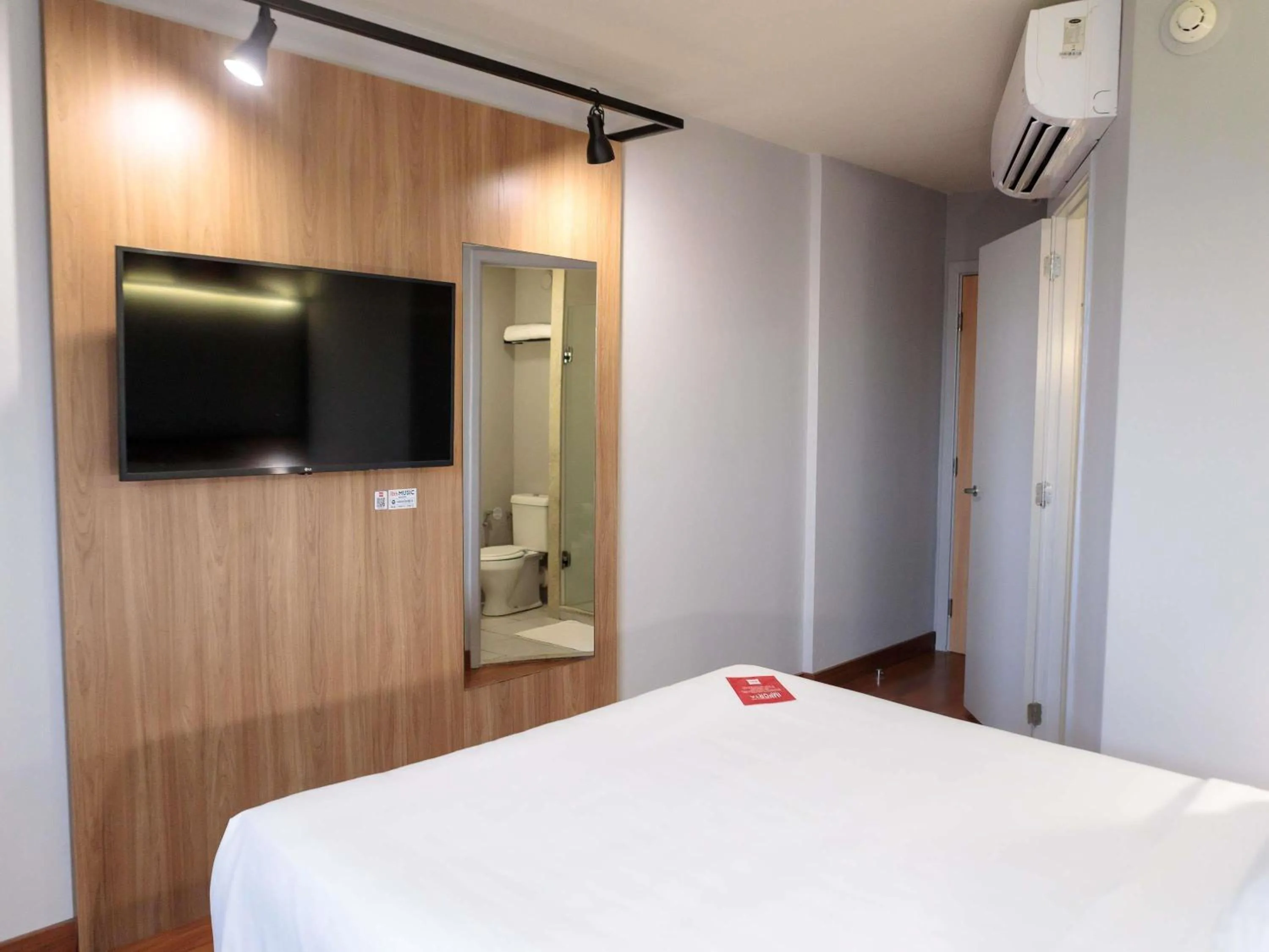 Bedroom, Bed in Ibis Belo Horizonte Savassi