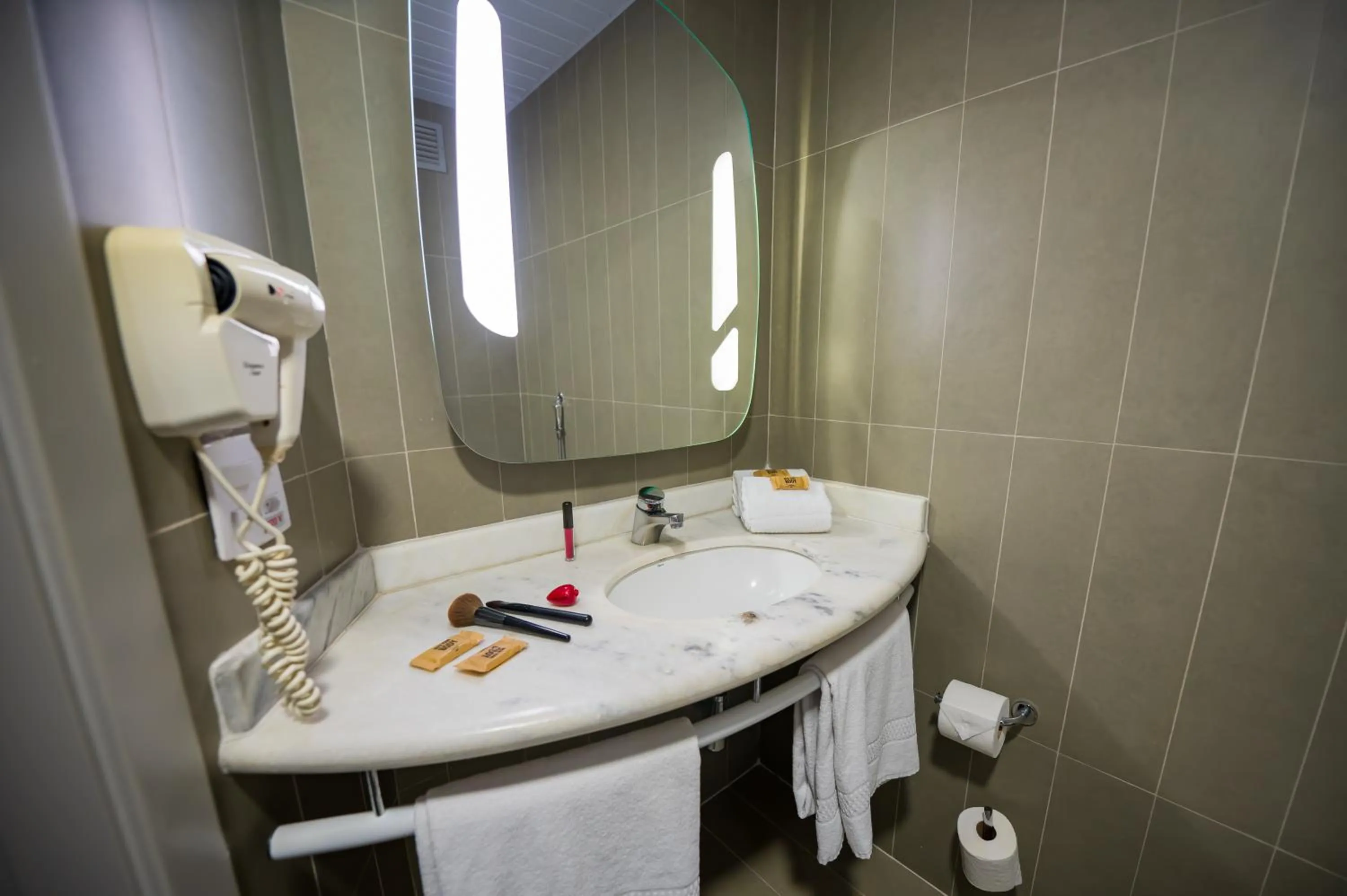 Bathroom in ibis Ribeirao Preto Shopping