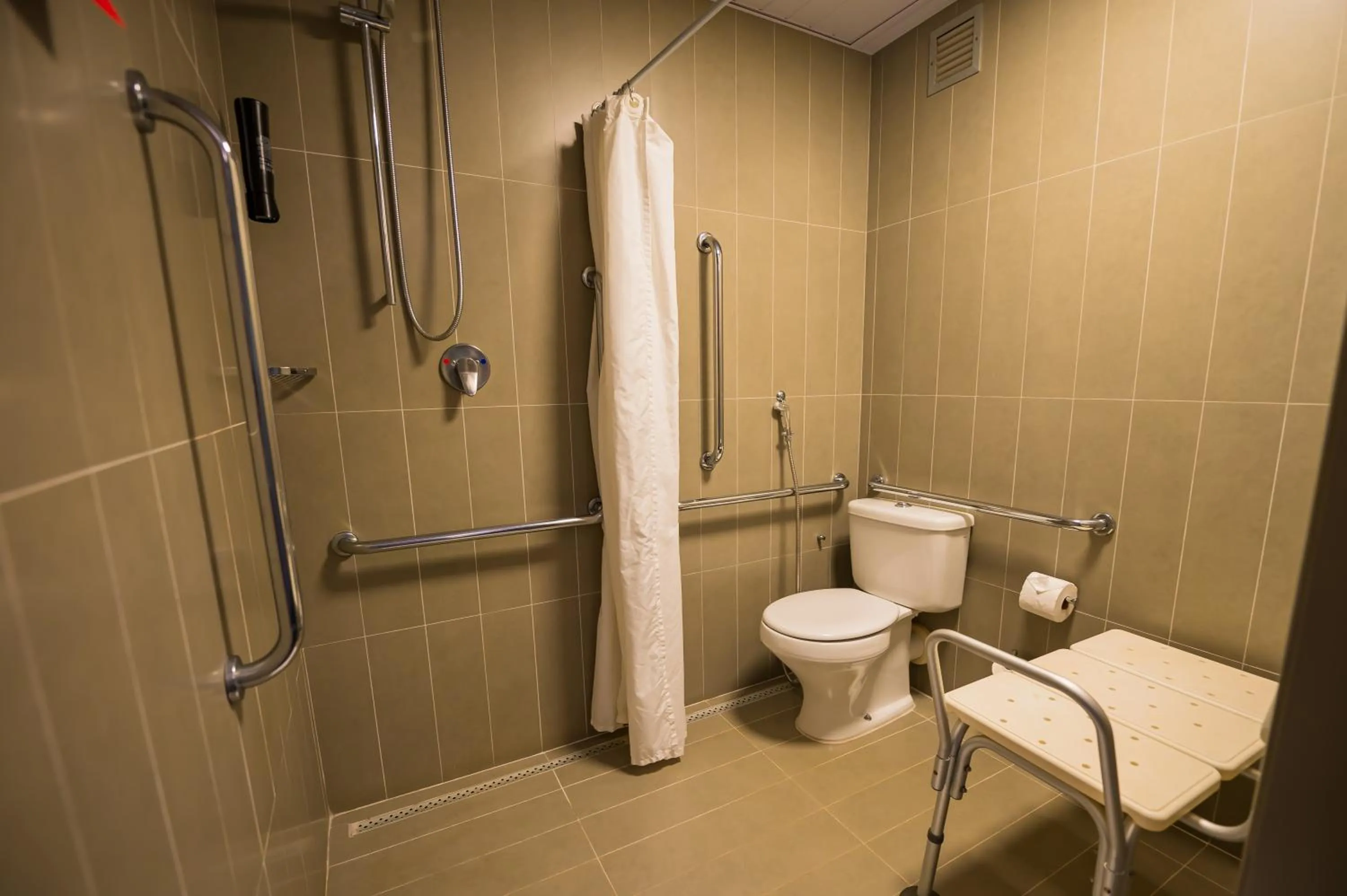 Bathroom in ibis Ribeirao Preto Shopping