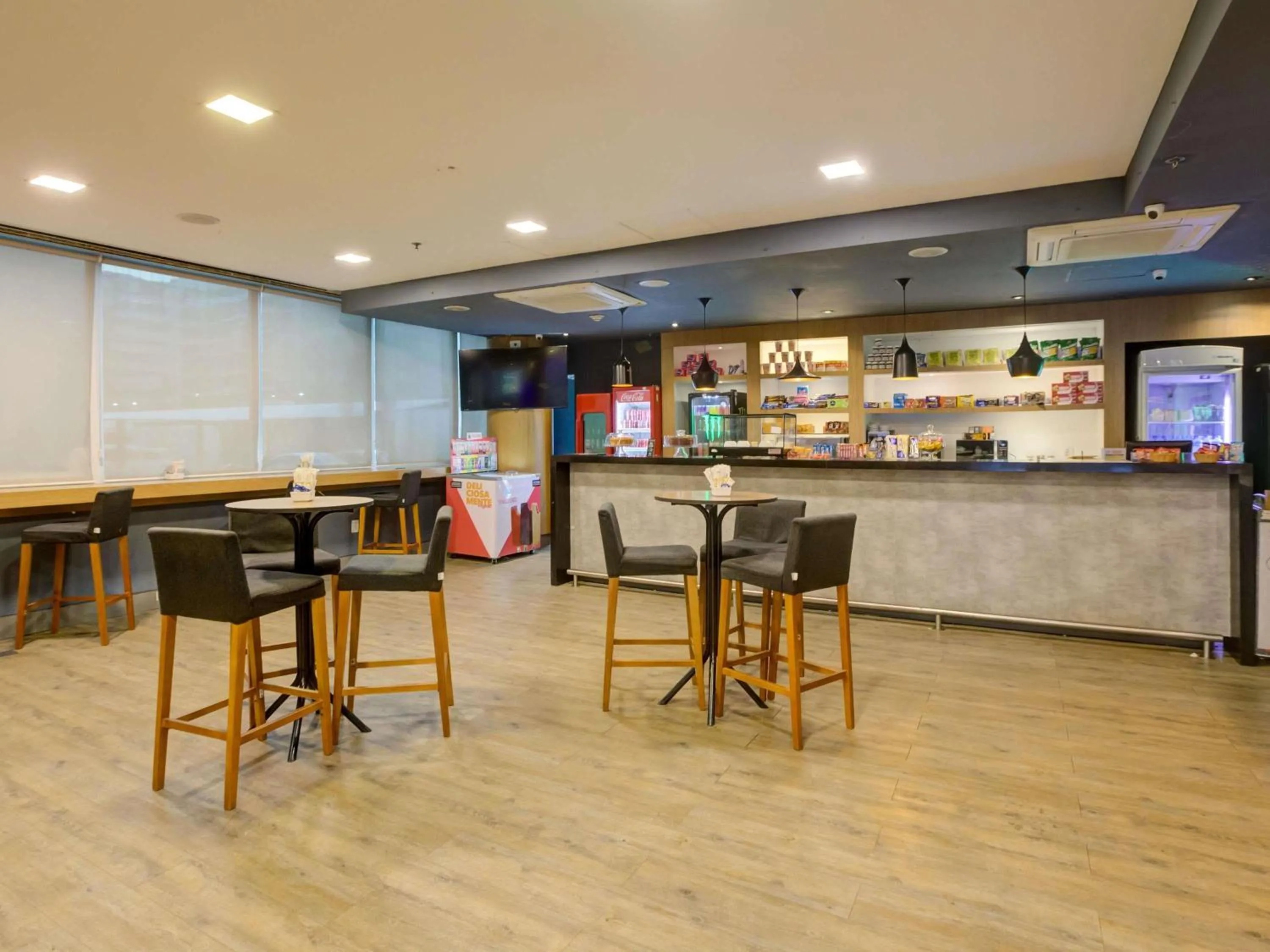 Lounge or bar in ibis Rio de Janeiro Santos Dumont