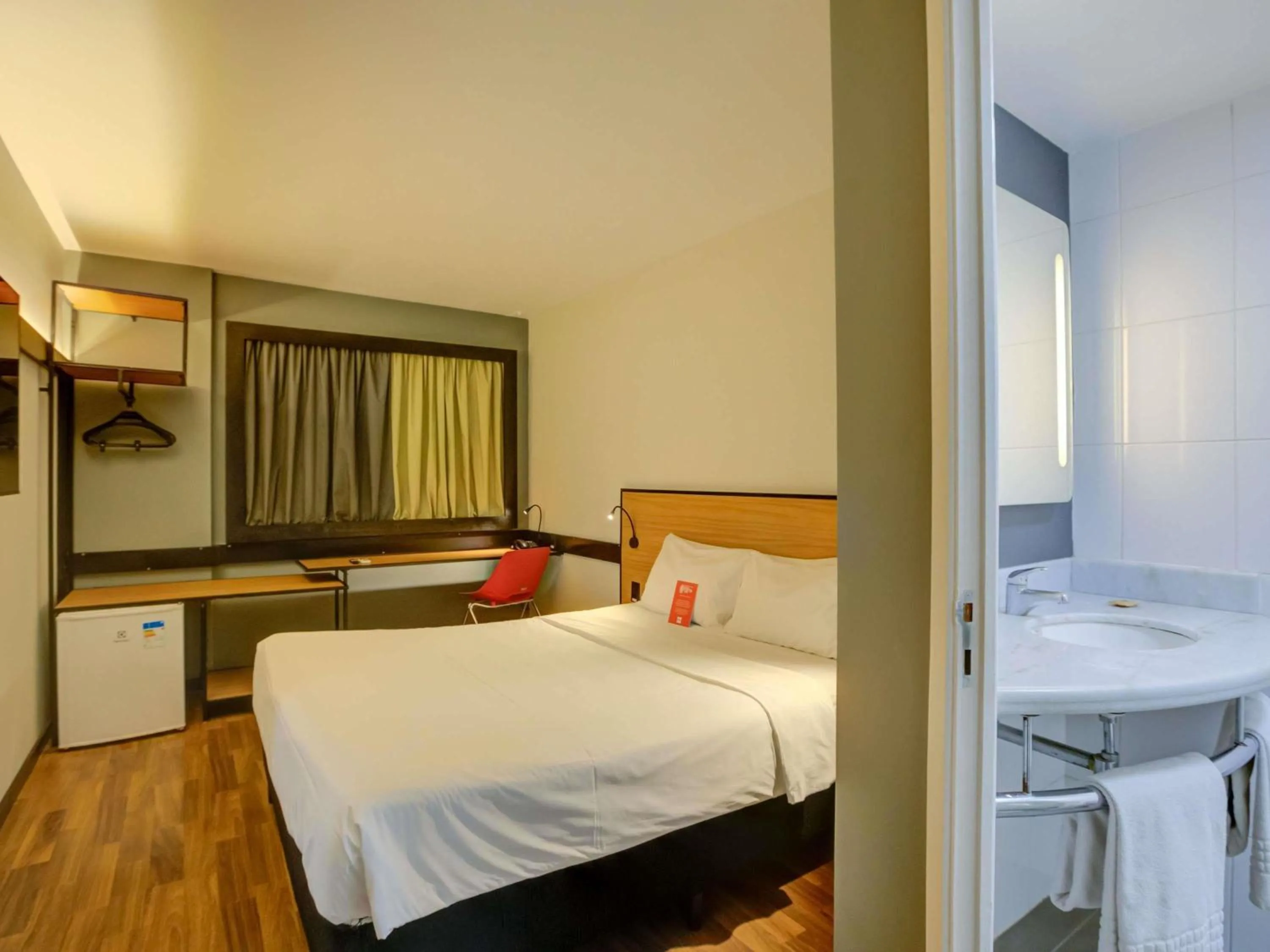 Bedroom, Bed in ibis Rio de Janeiro Santos Dumont