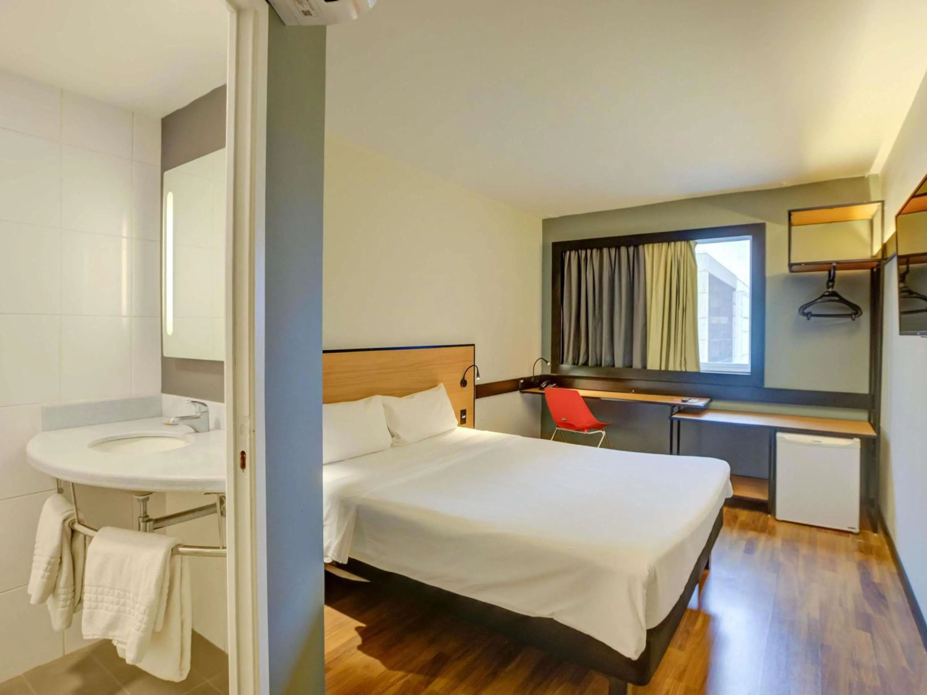 Bedroom, Bed in ibis Rio de Janeiro Santos Dumont