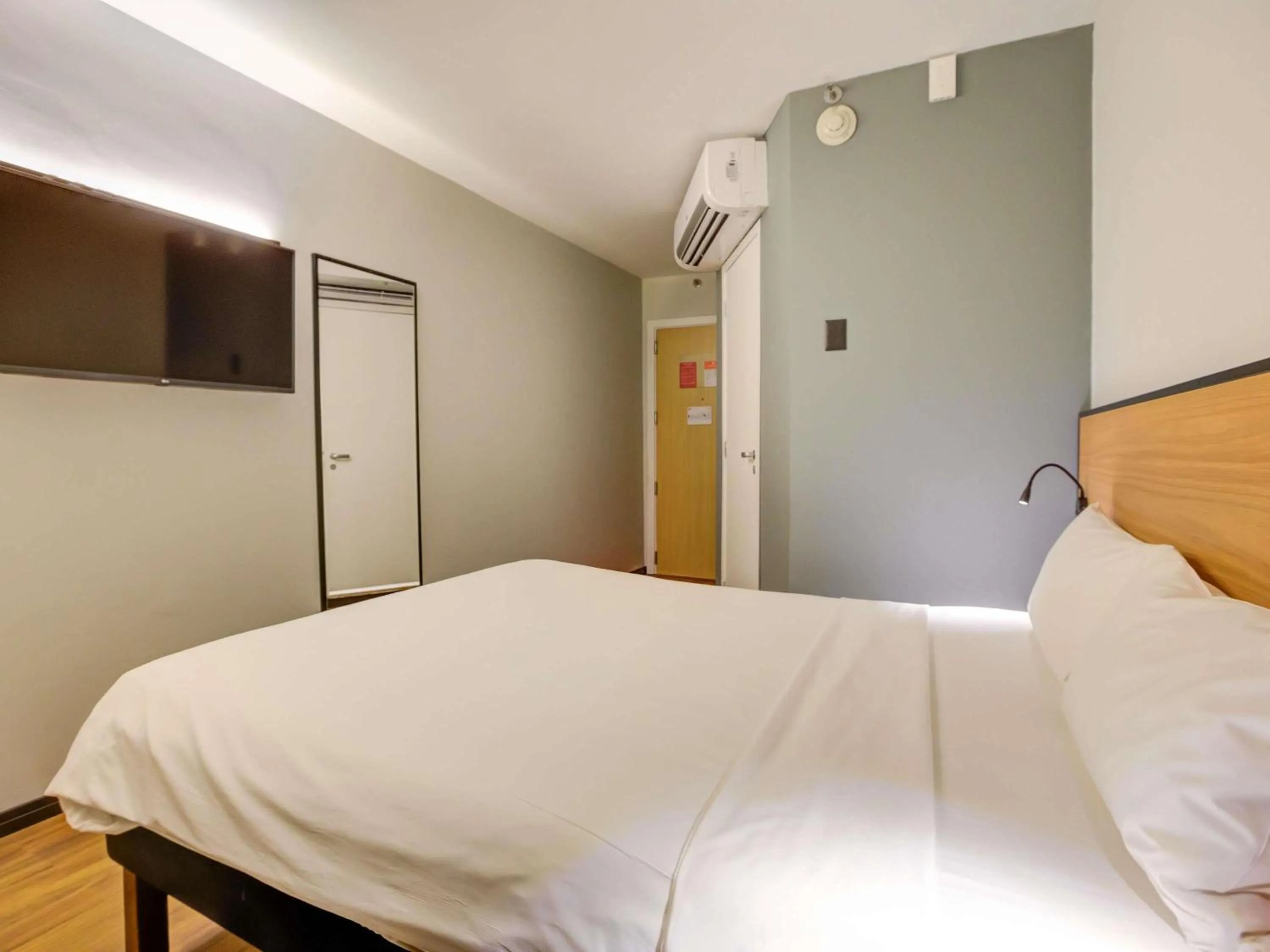 Bedroom, Bed in ibis Rio de Janeiro Santos Dumont