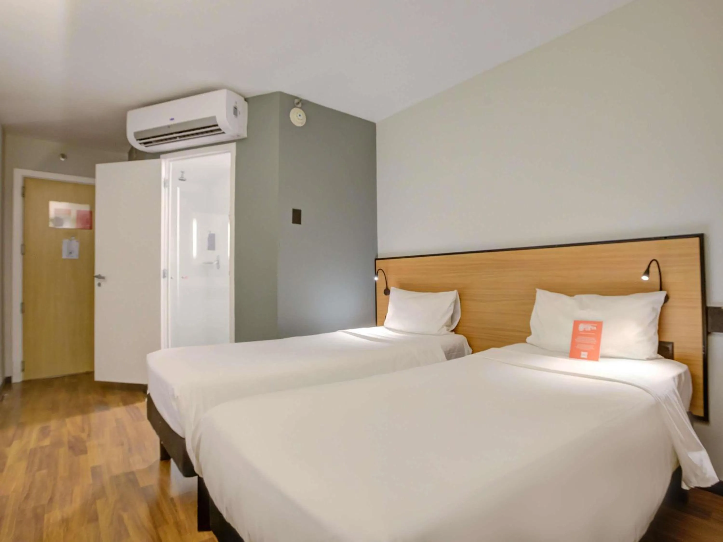 Bedroom, Bed in ibis Rio de Janeiro Santos Dumont