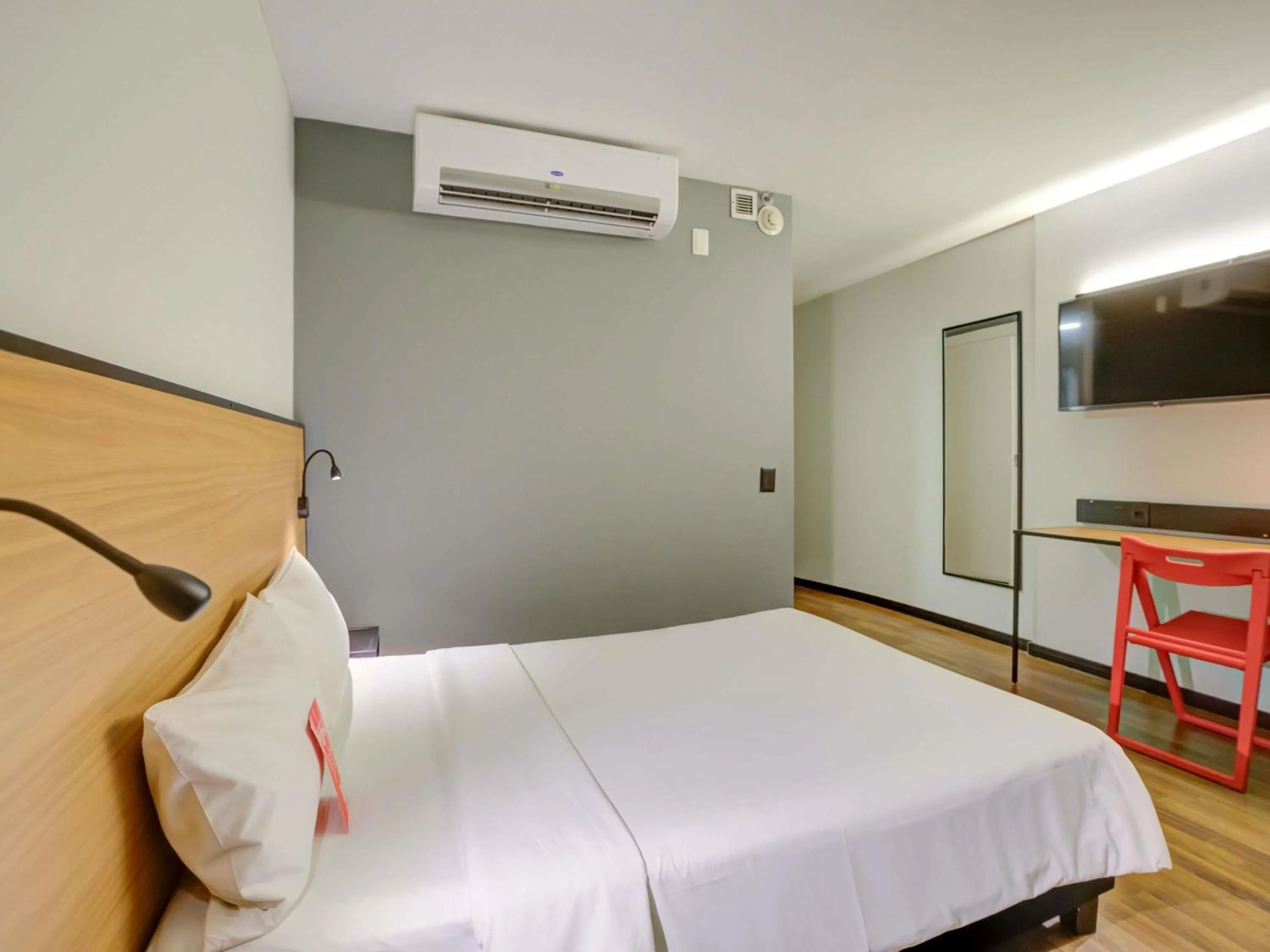 Bedroom, Bed in ibis Rio de Janeiro Santos Dumont