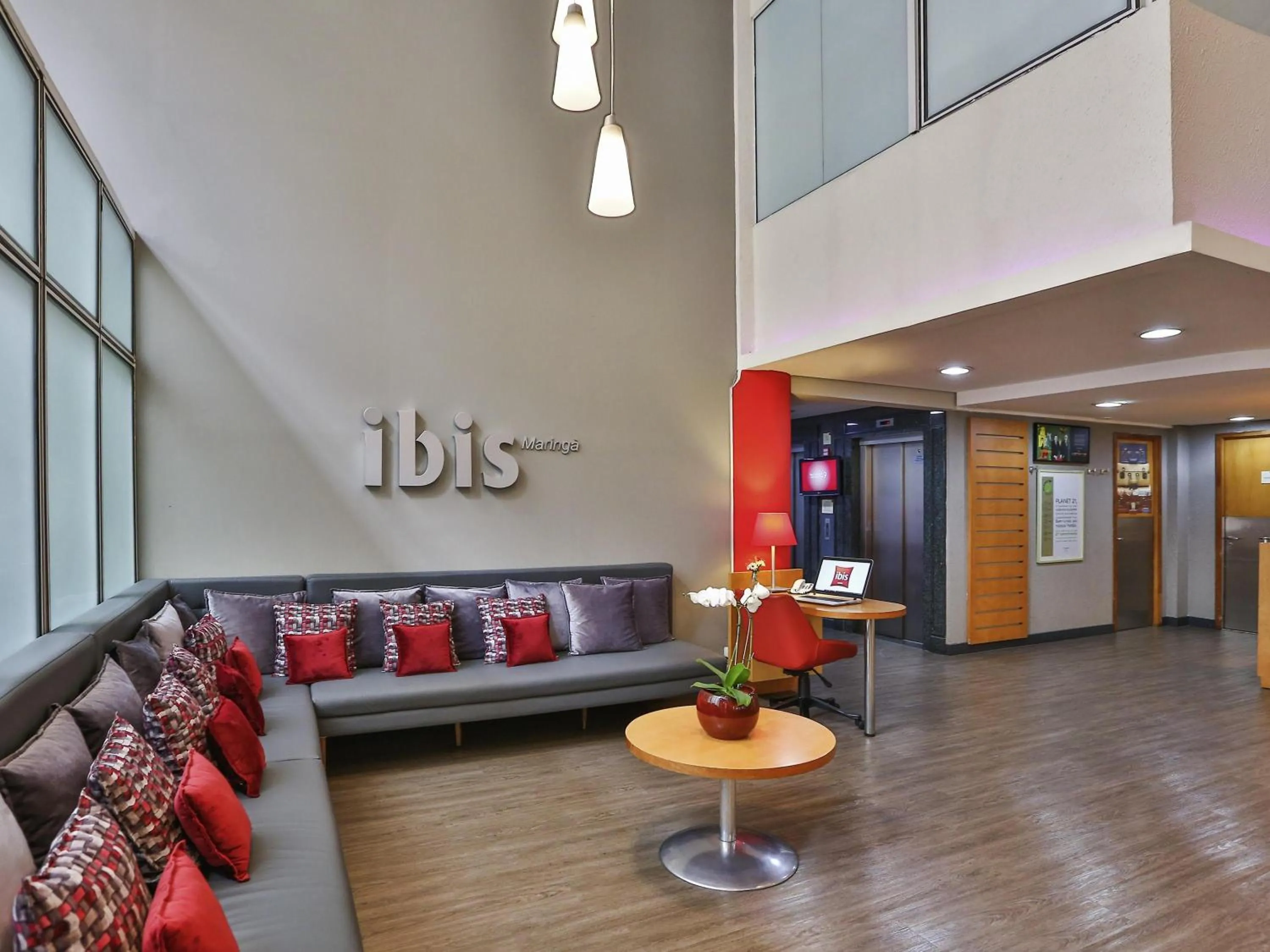 Property building in Ibis Maringa