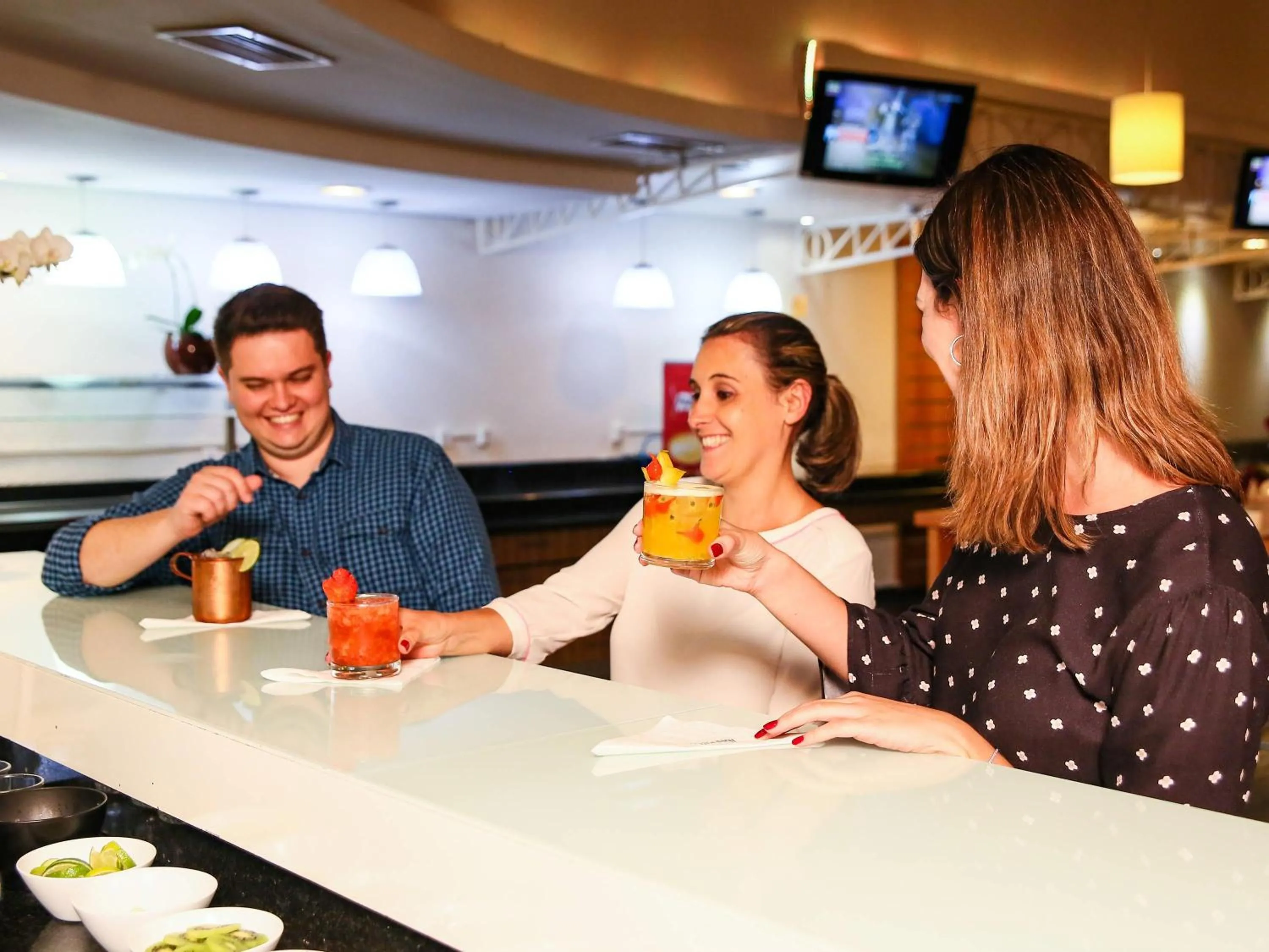 Lounge or bar in Ibis Maringa