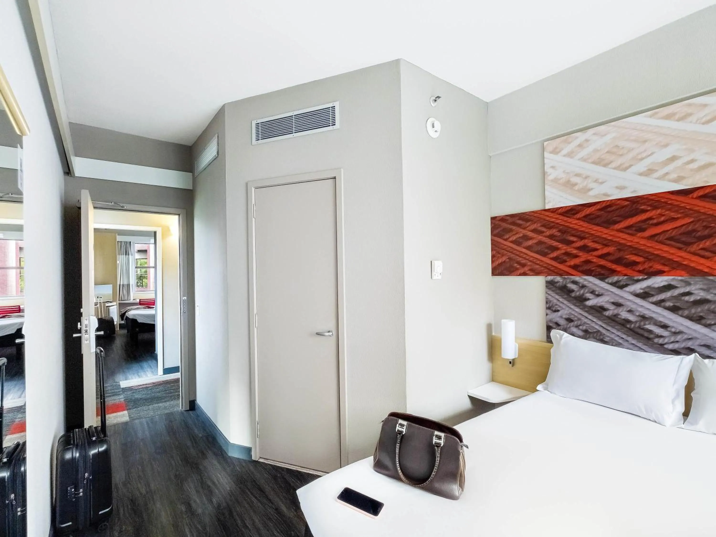 Bedroom, Bed in Ibis Maringa