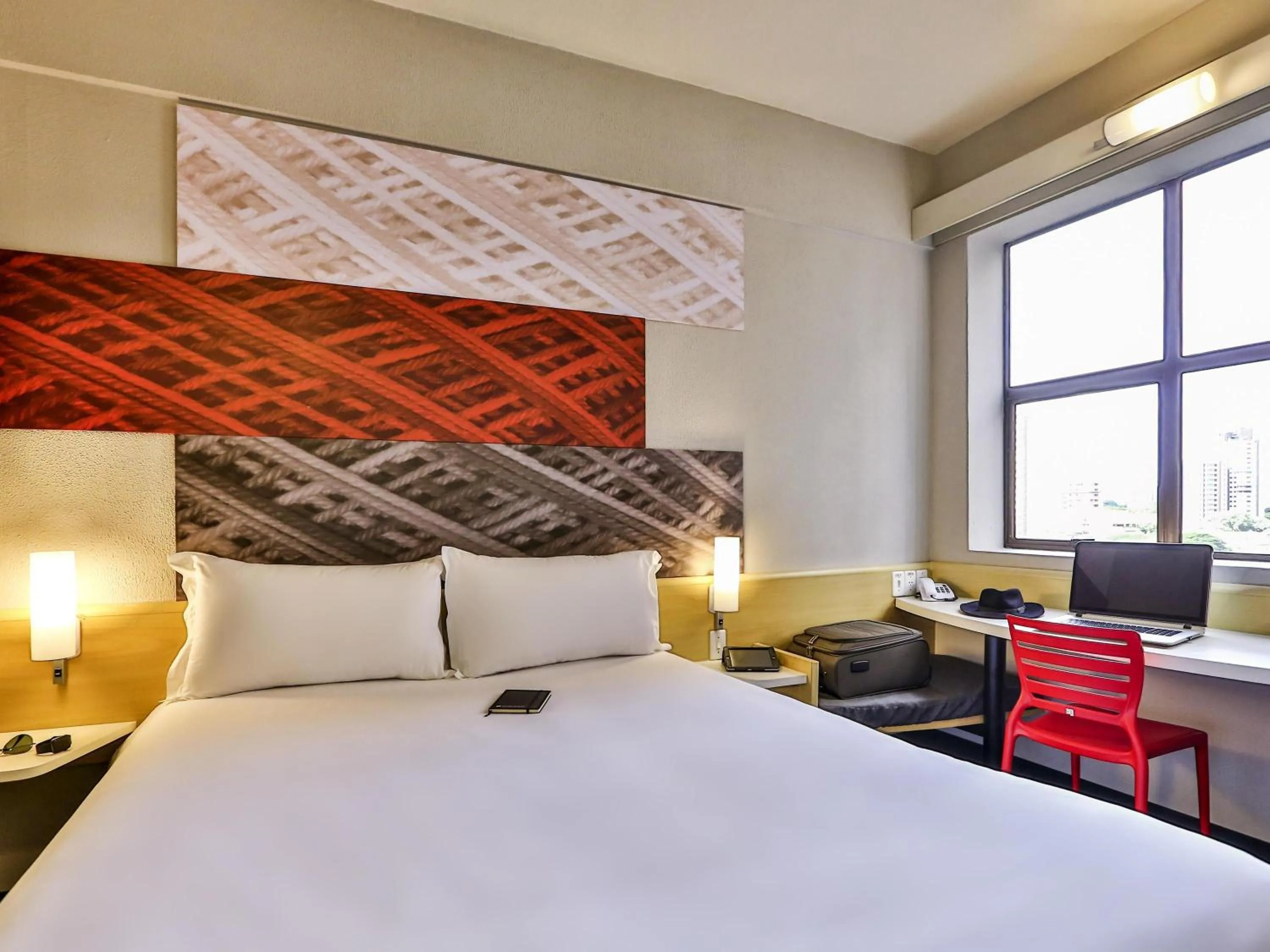 Bedroom, Bed in Ibis Maringa