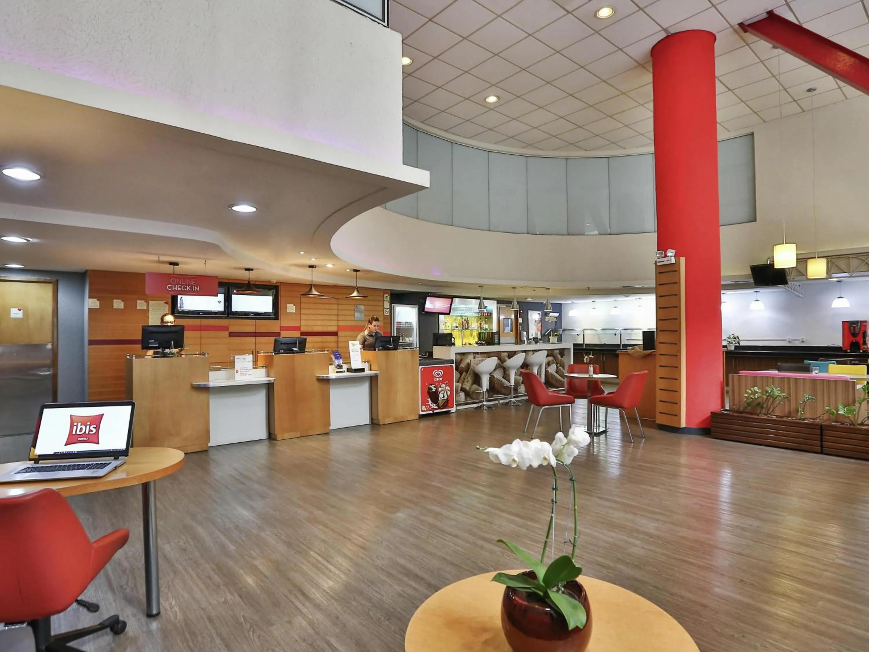 Property building in Ibis Maringa