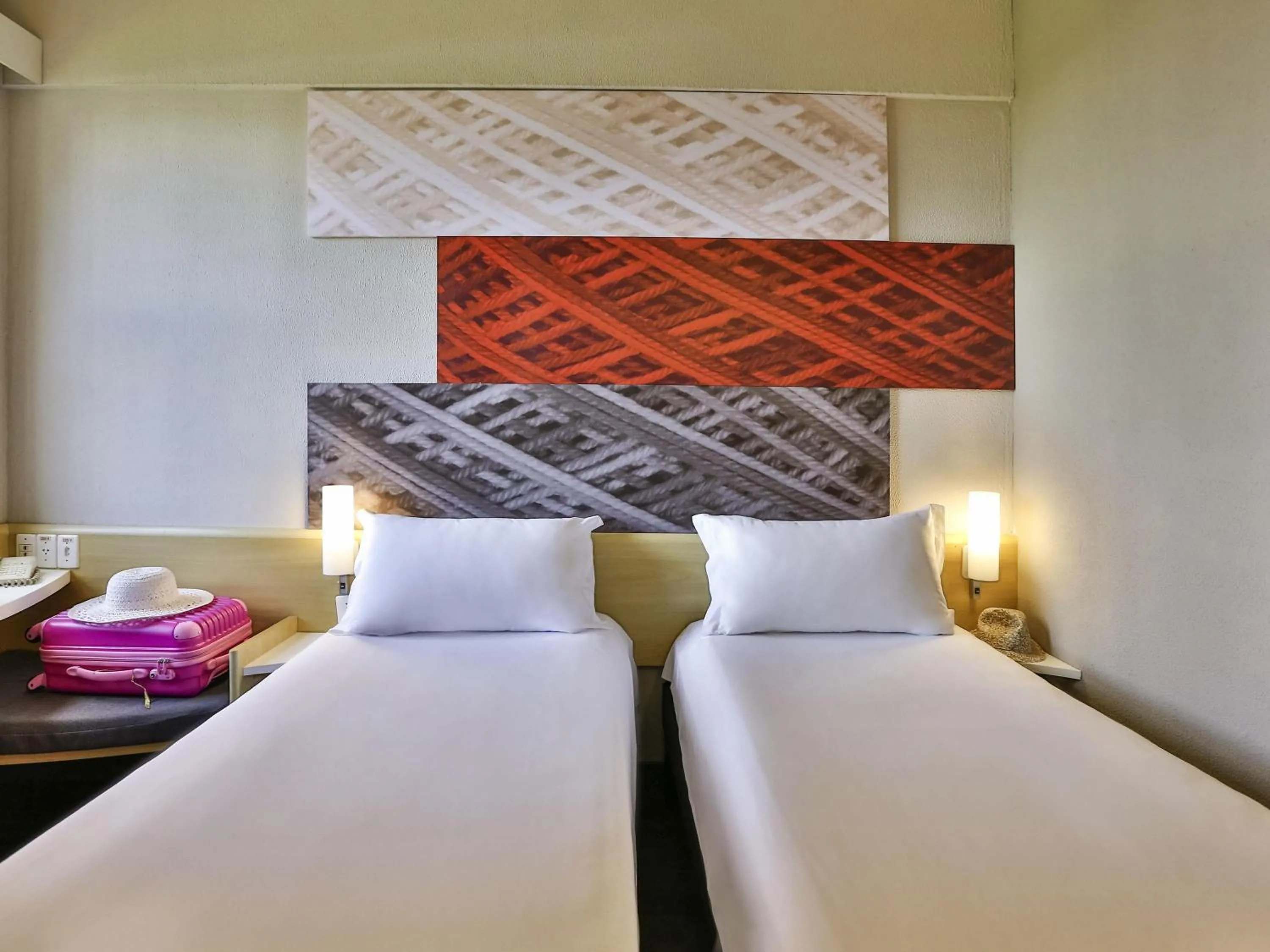 Bedroom, Bed in Ibis Maringa