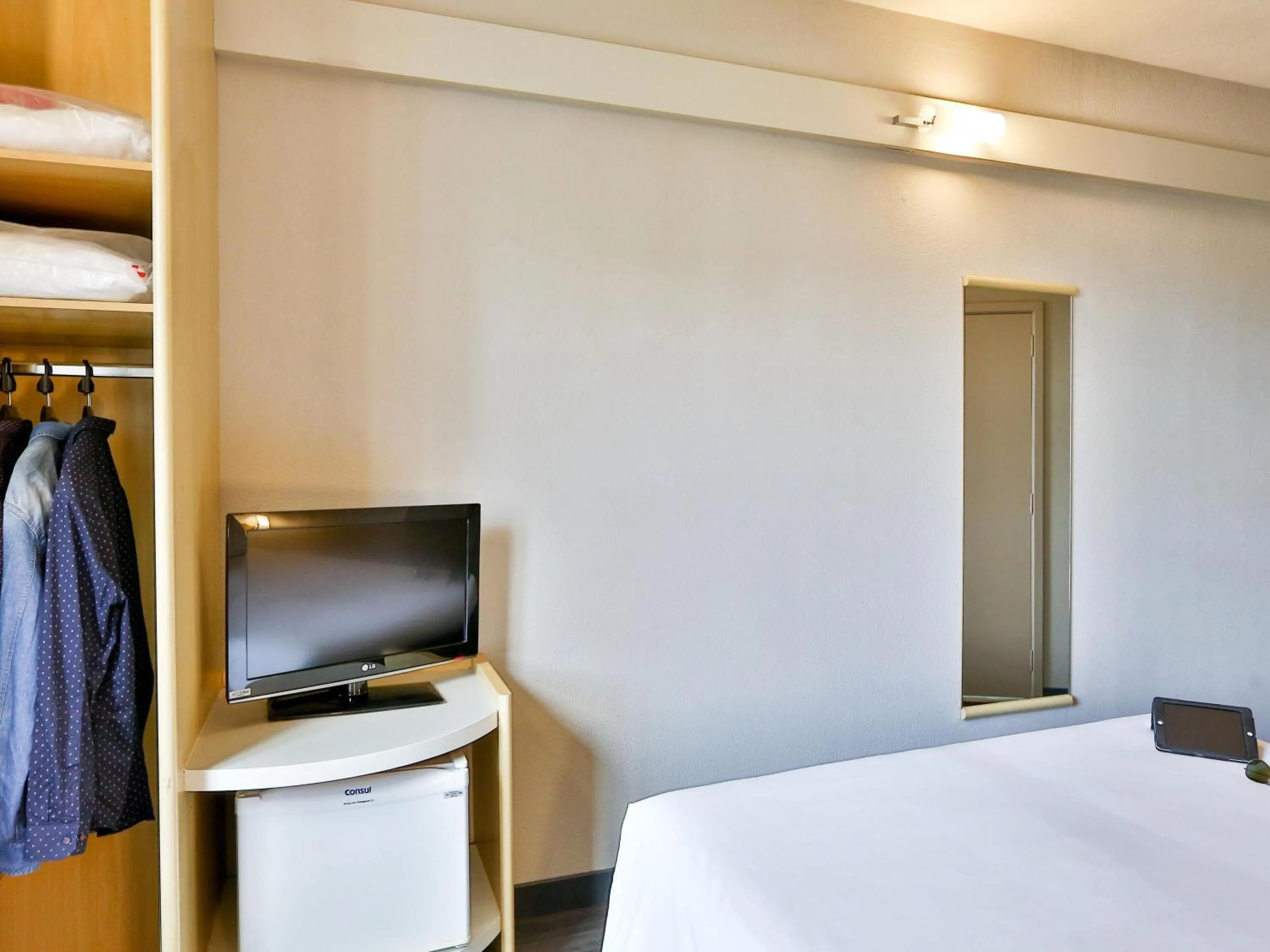 Bedroom, Bed in Ibis Maringa