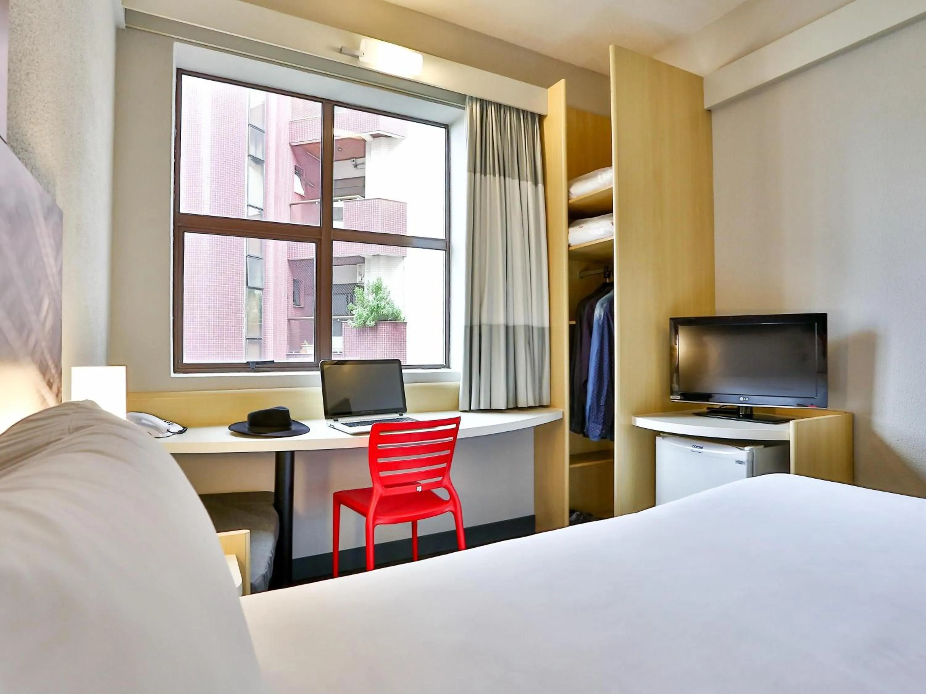 Bedroom, Bed in Ibis Maringa