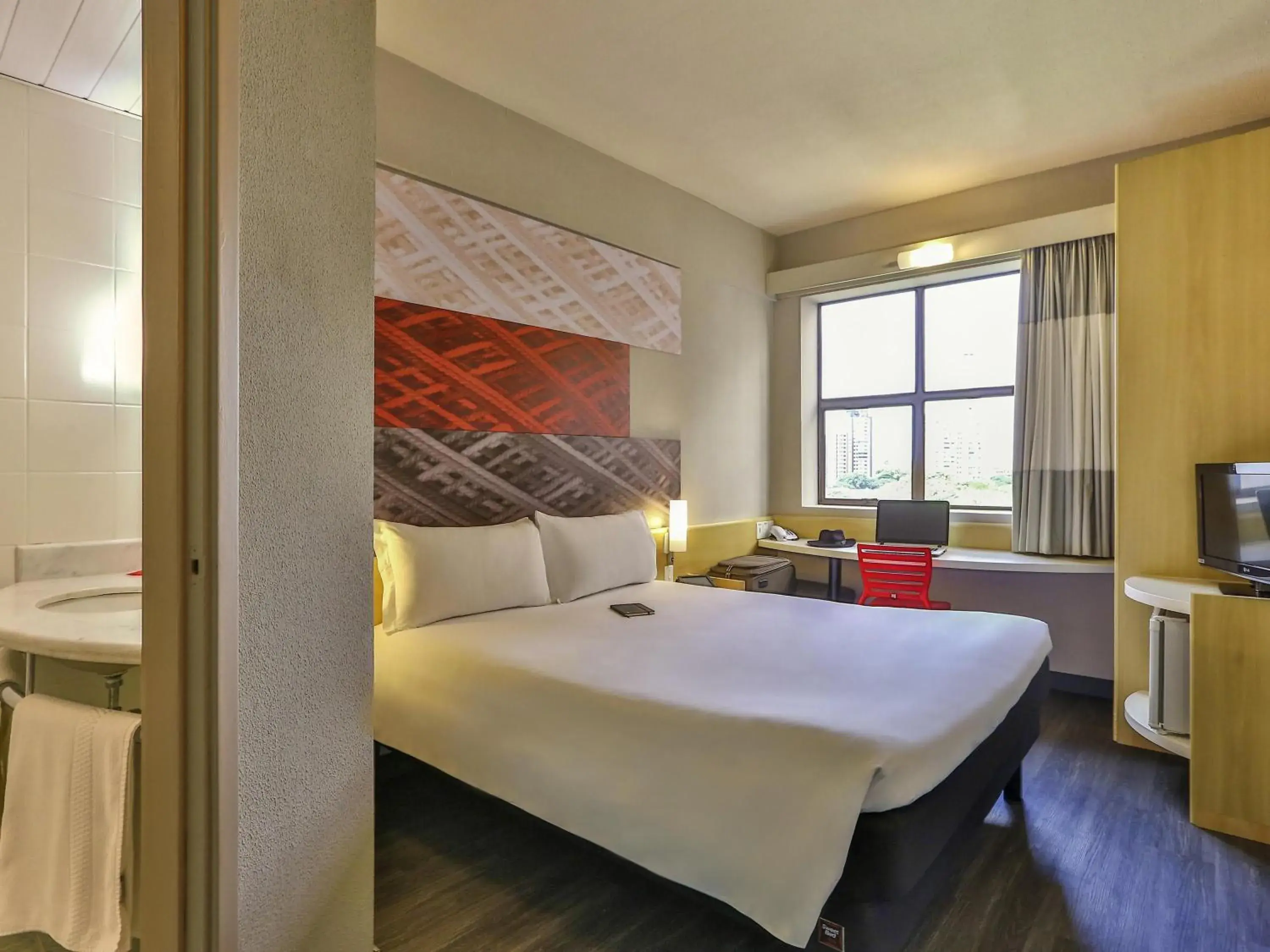 Bedroom, Bed in Ibis Maringa Bedroom, Bed in Ibis Maringa