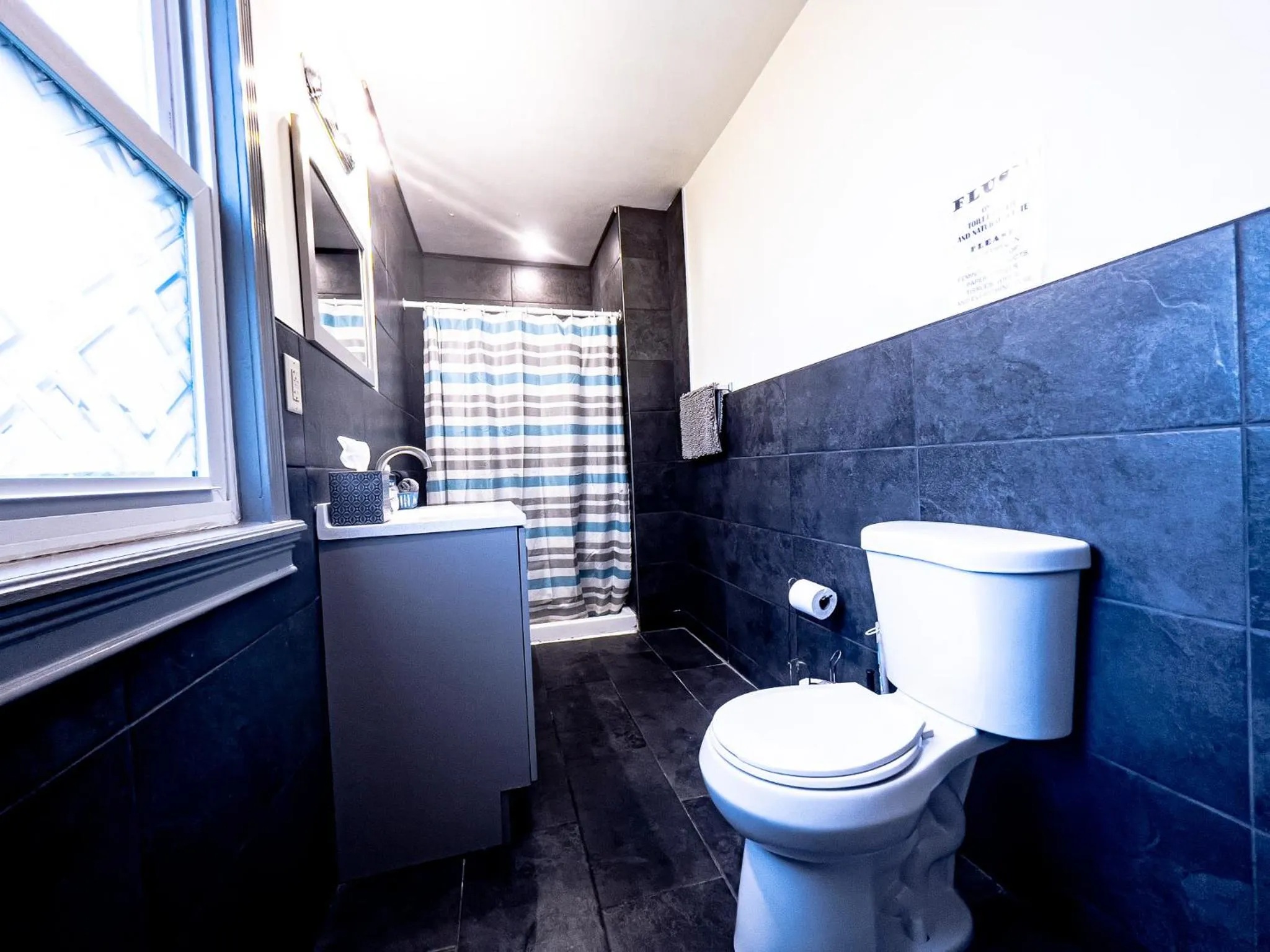 The Trotter Manor- With Private Yard & Free Parking, Minutes From Falls & Casino by Niagara Hospital