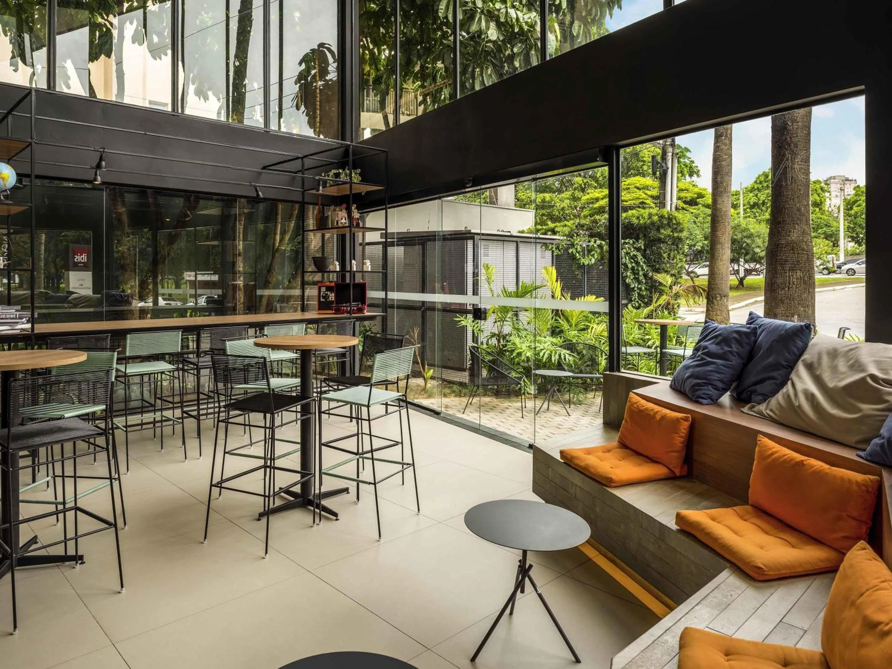 Lounge or bar in ibis Sao Paulo Barra Funda