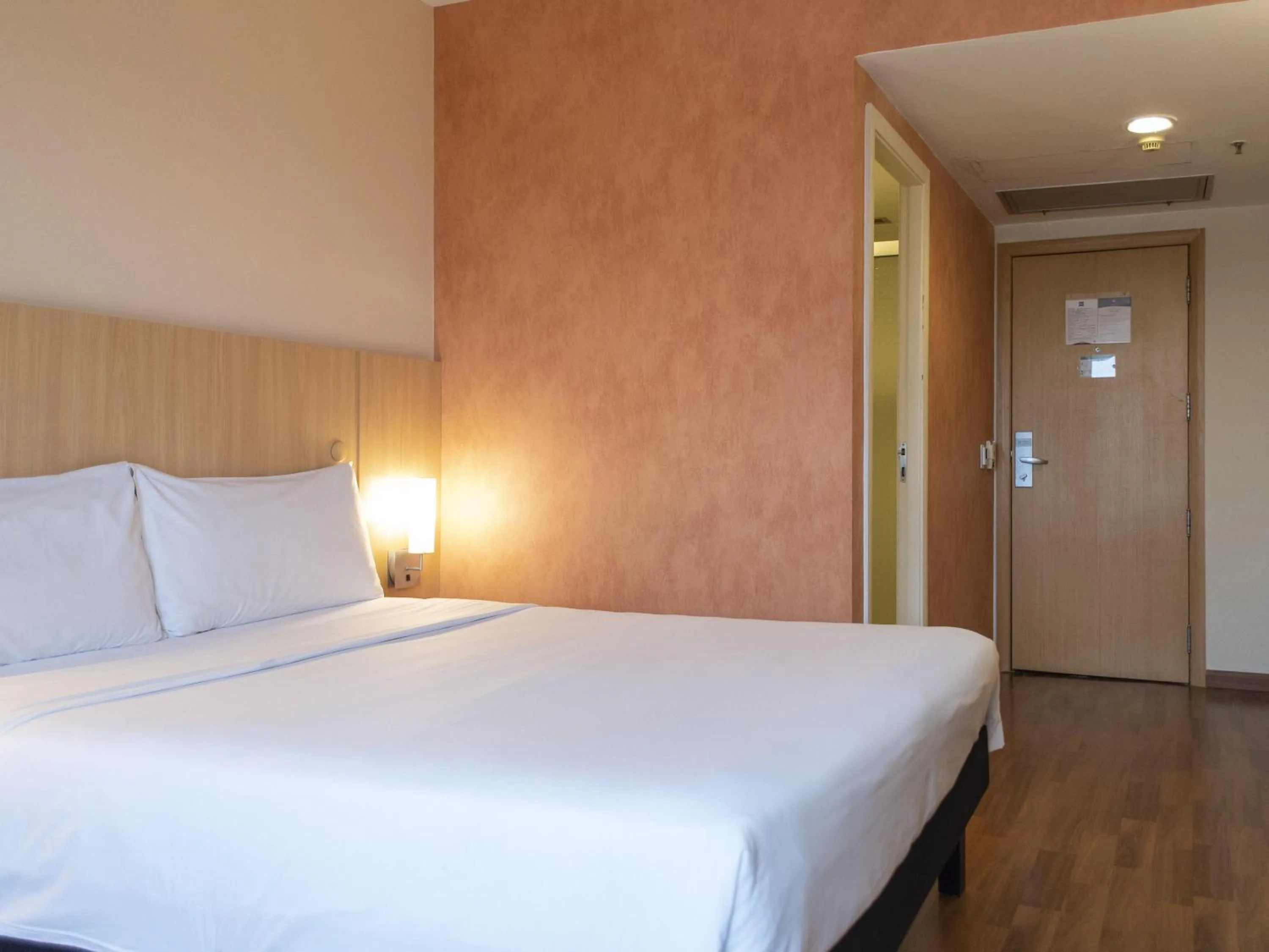 Bedroom, Bed in ibis Sao Paulo Barra Funda