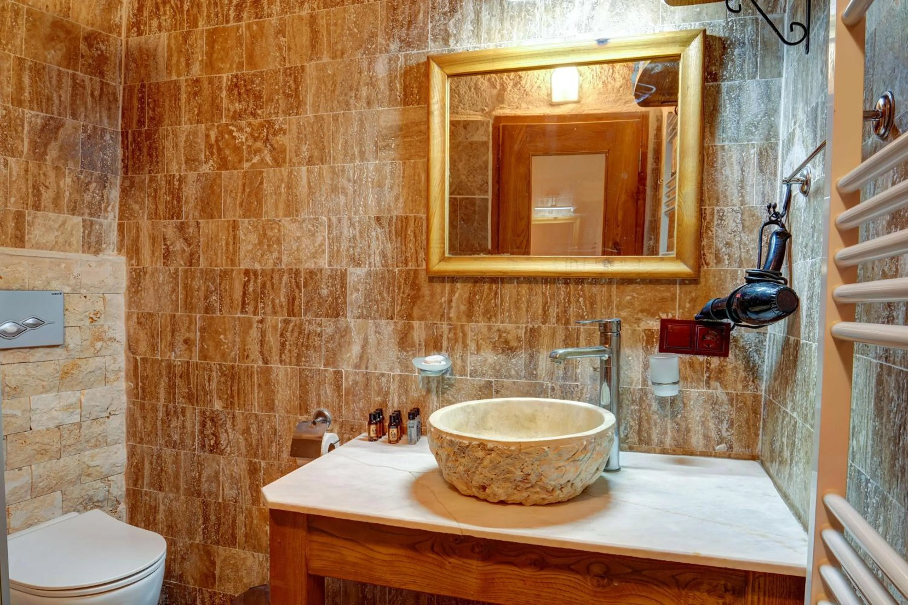 Toilet in Avilla Cave Hotel