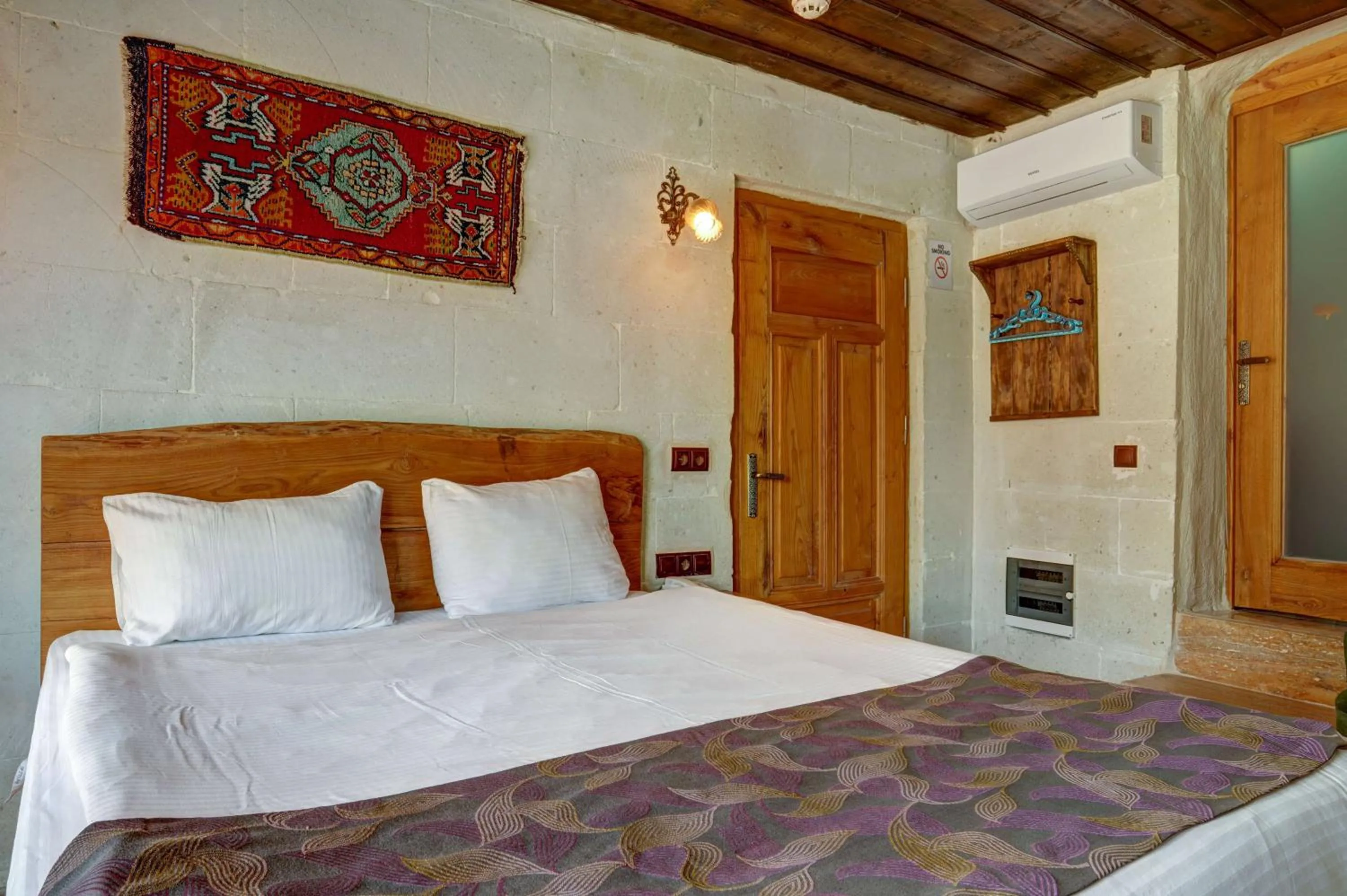 Photo of the whole room, Bed in Avilla Cave Hotel