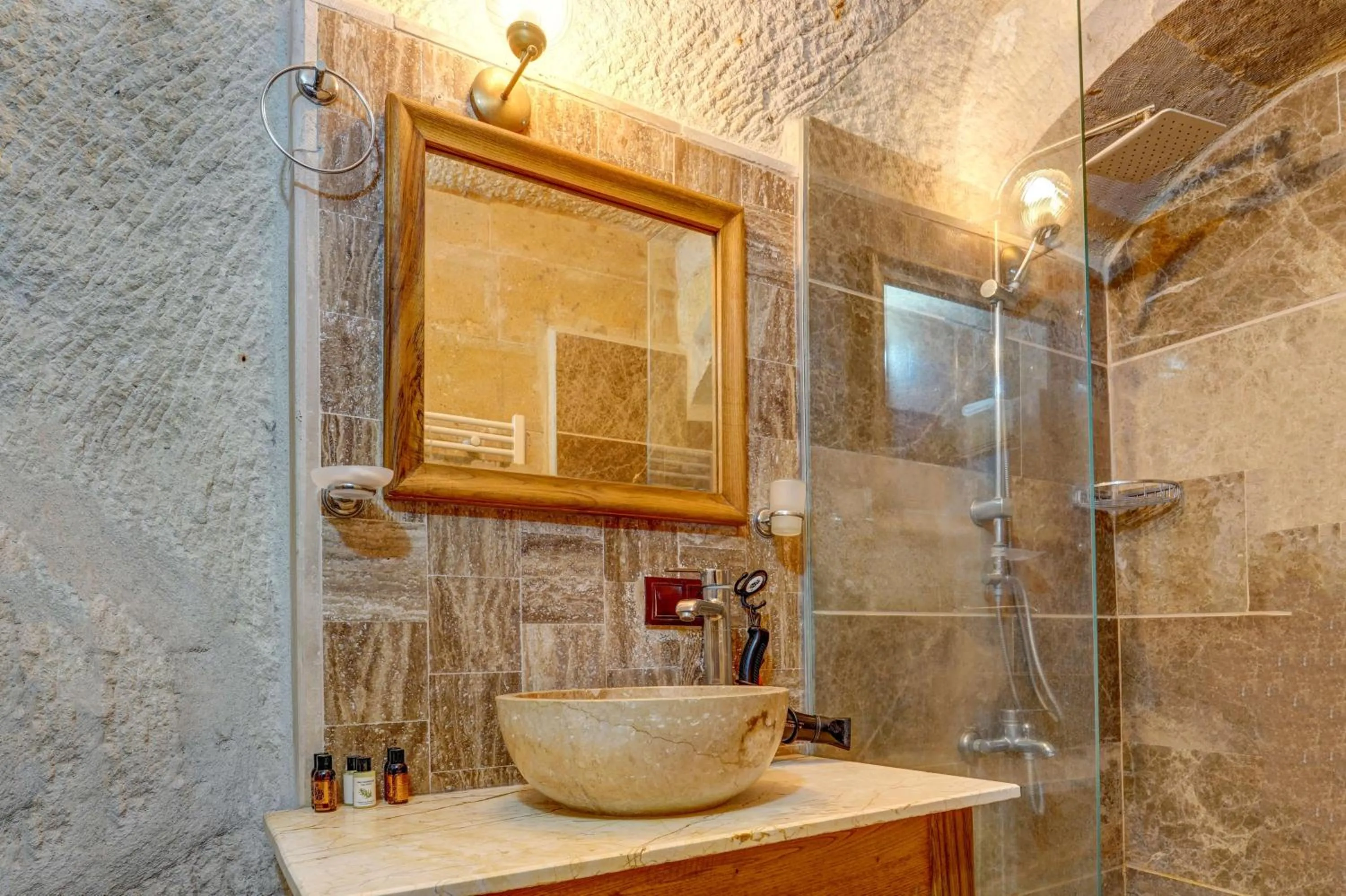 Shower in Avilla Cave Hotel