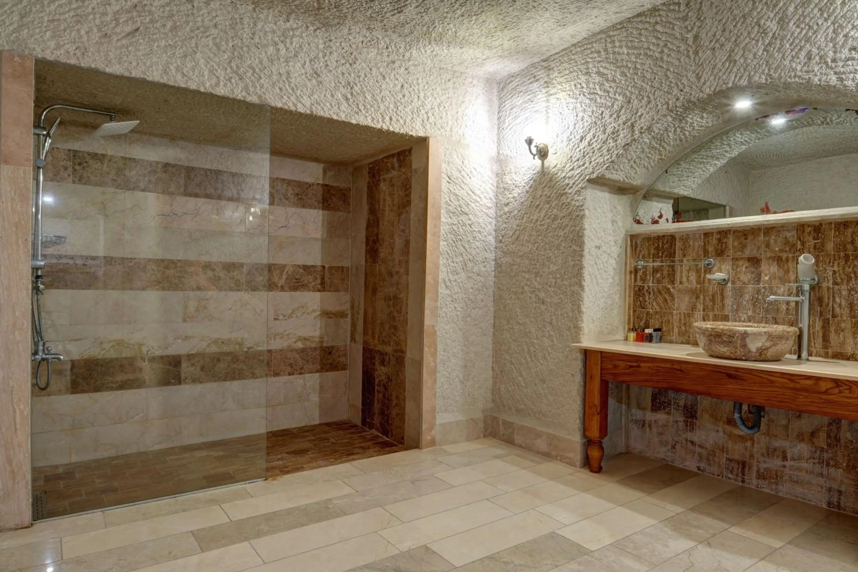 Shower in Avilla Cave Hotel