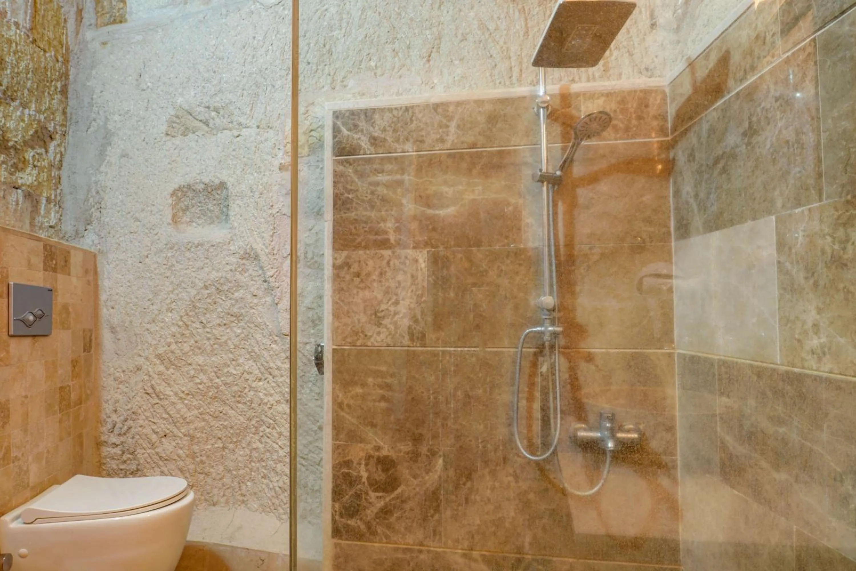 Shower in Avilla Cave Hotel