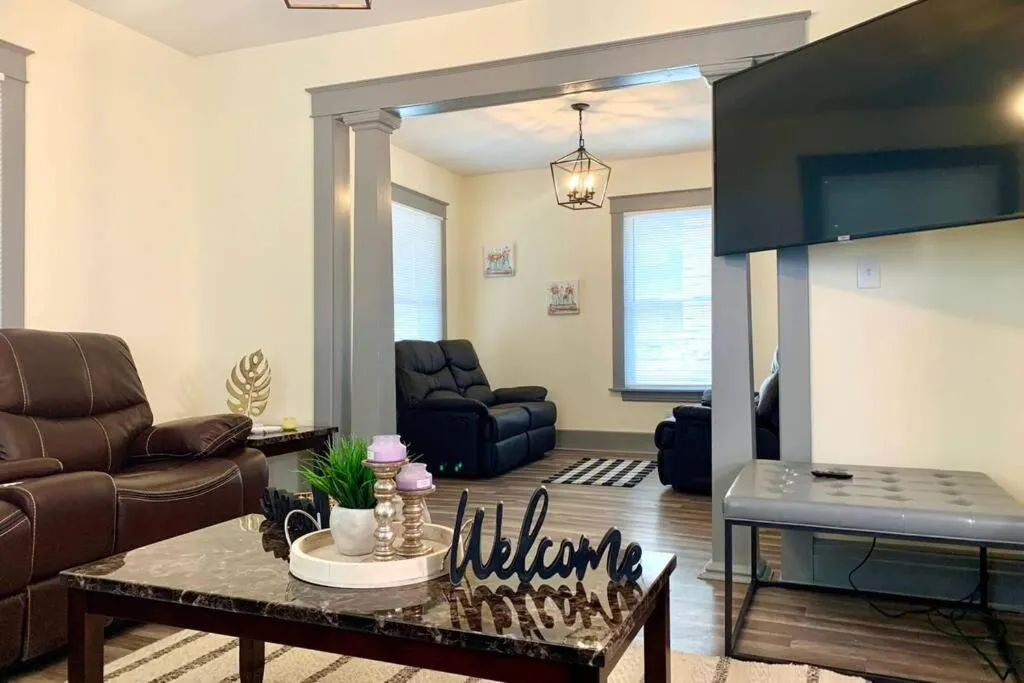 TV and multimedia in The Hennepin House- With Private Yard & Parking, Minutes From Falls & Casino by Niagara Hospitality