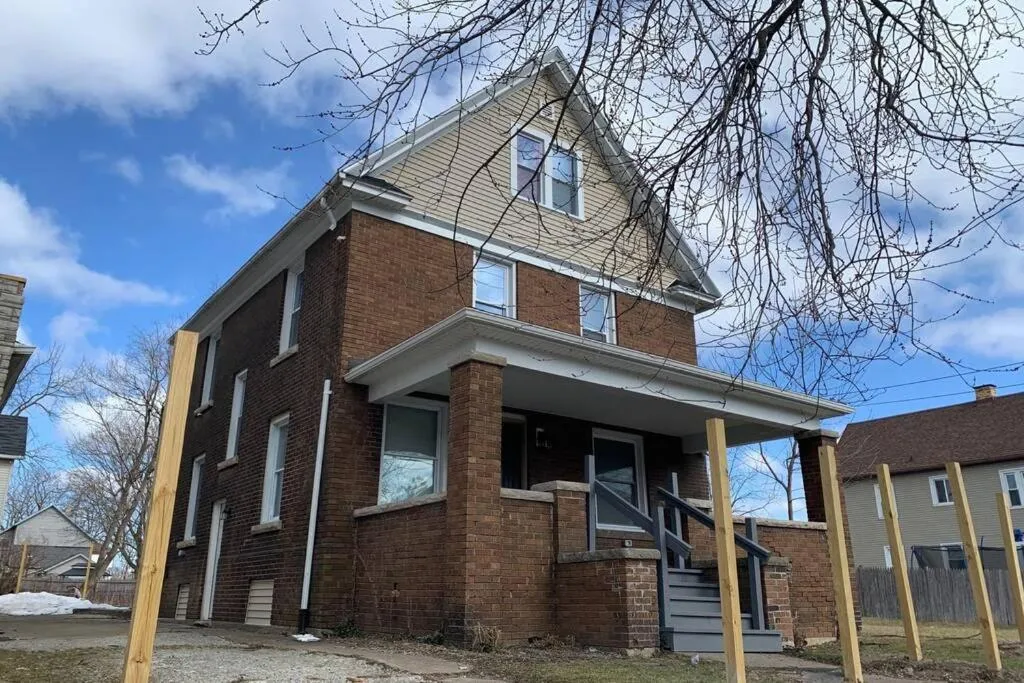 Property building in The Hennepin House- With Private Yard & Parking, Minutes From Falls & Casino by Niagara Hospitality