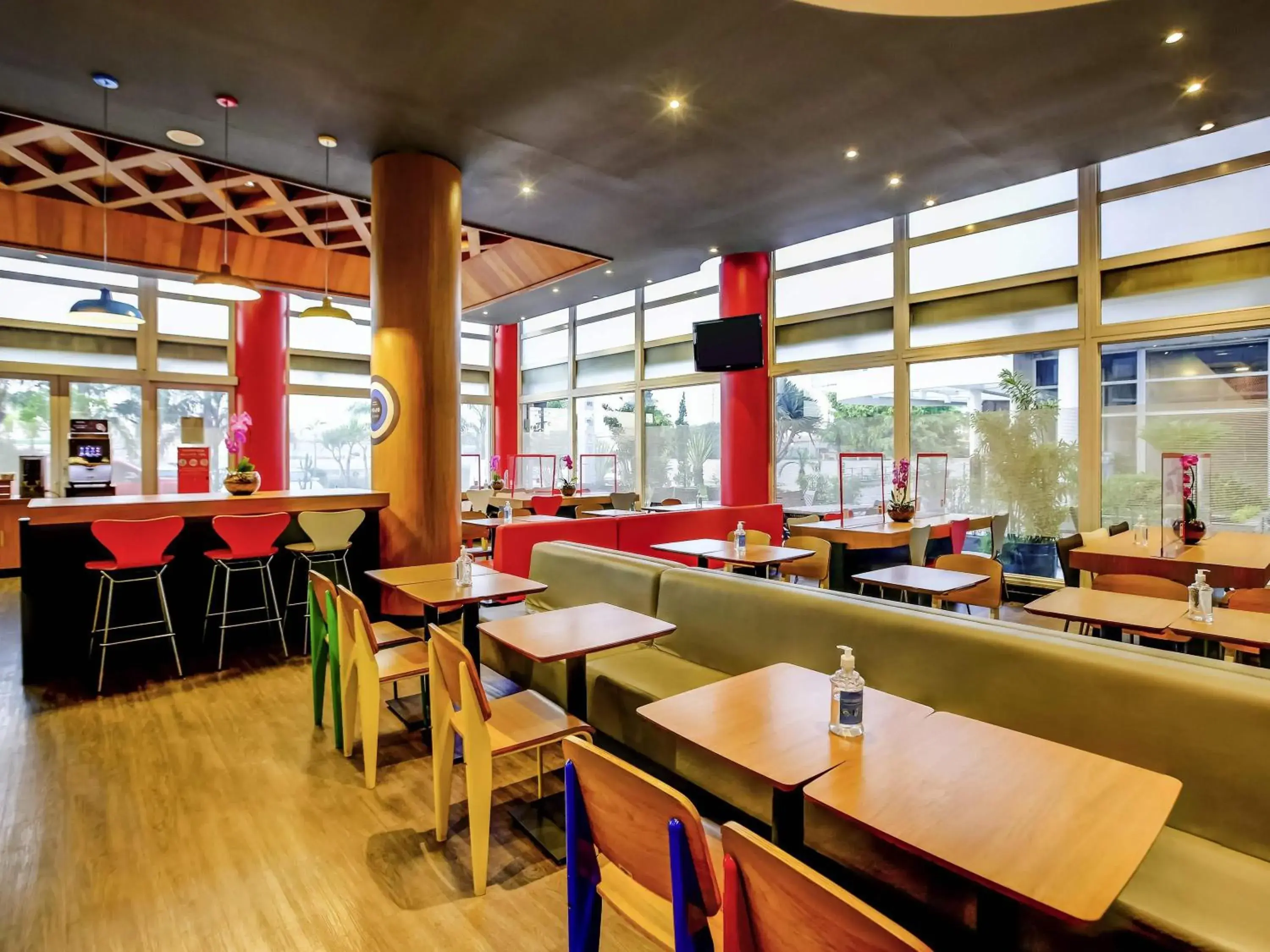 Restaurant/places to eat in ibis Tambore Restaurant/places to eat in ibis Tambore