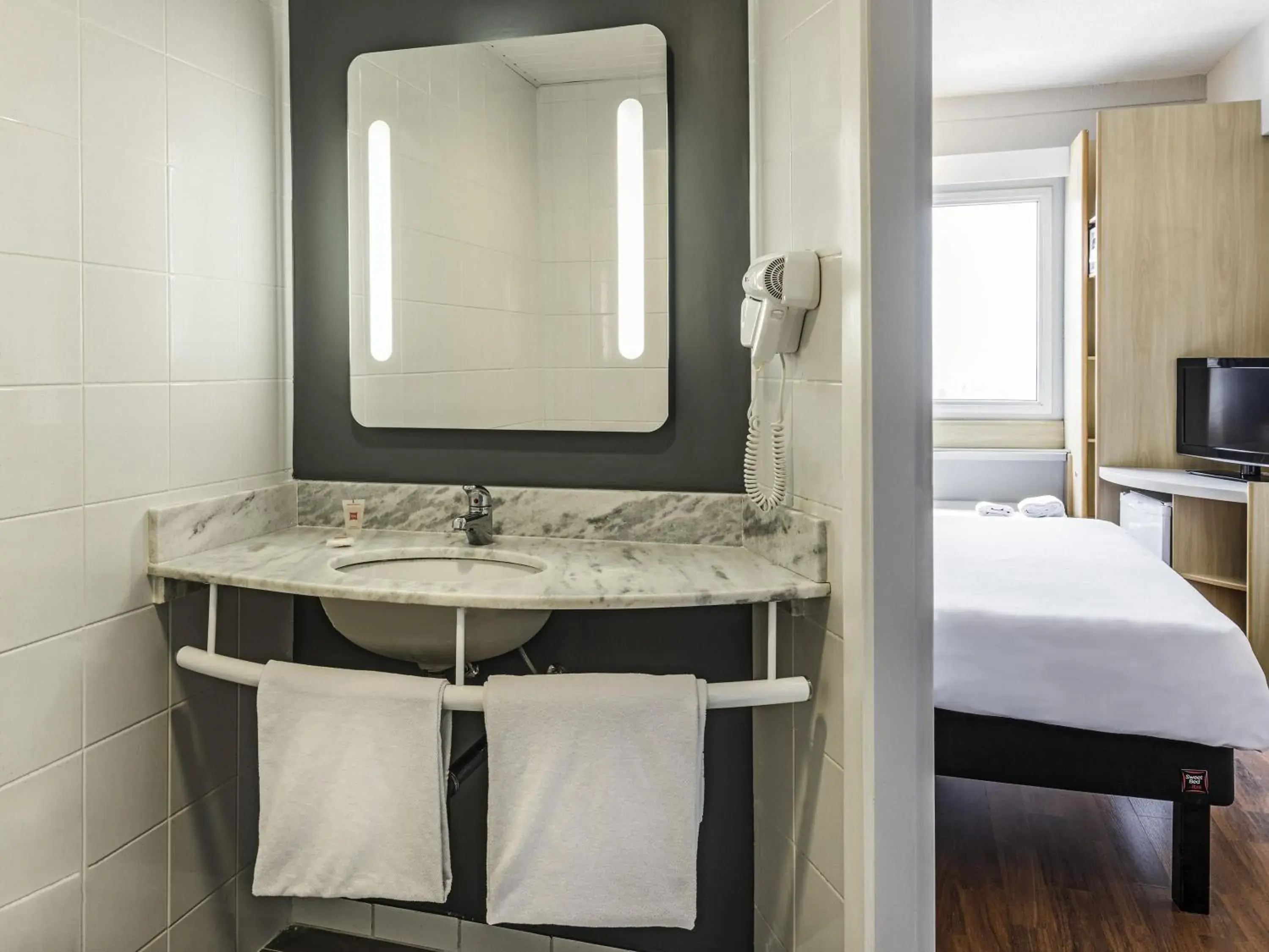 Bedroom, Bed in ibis Tambore Bedroom, Bed in ibis Tambore