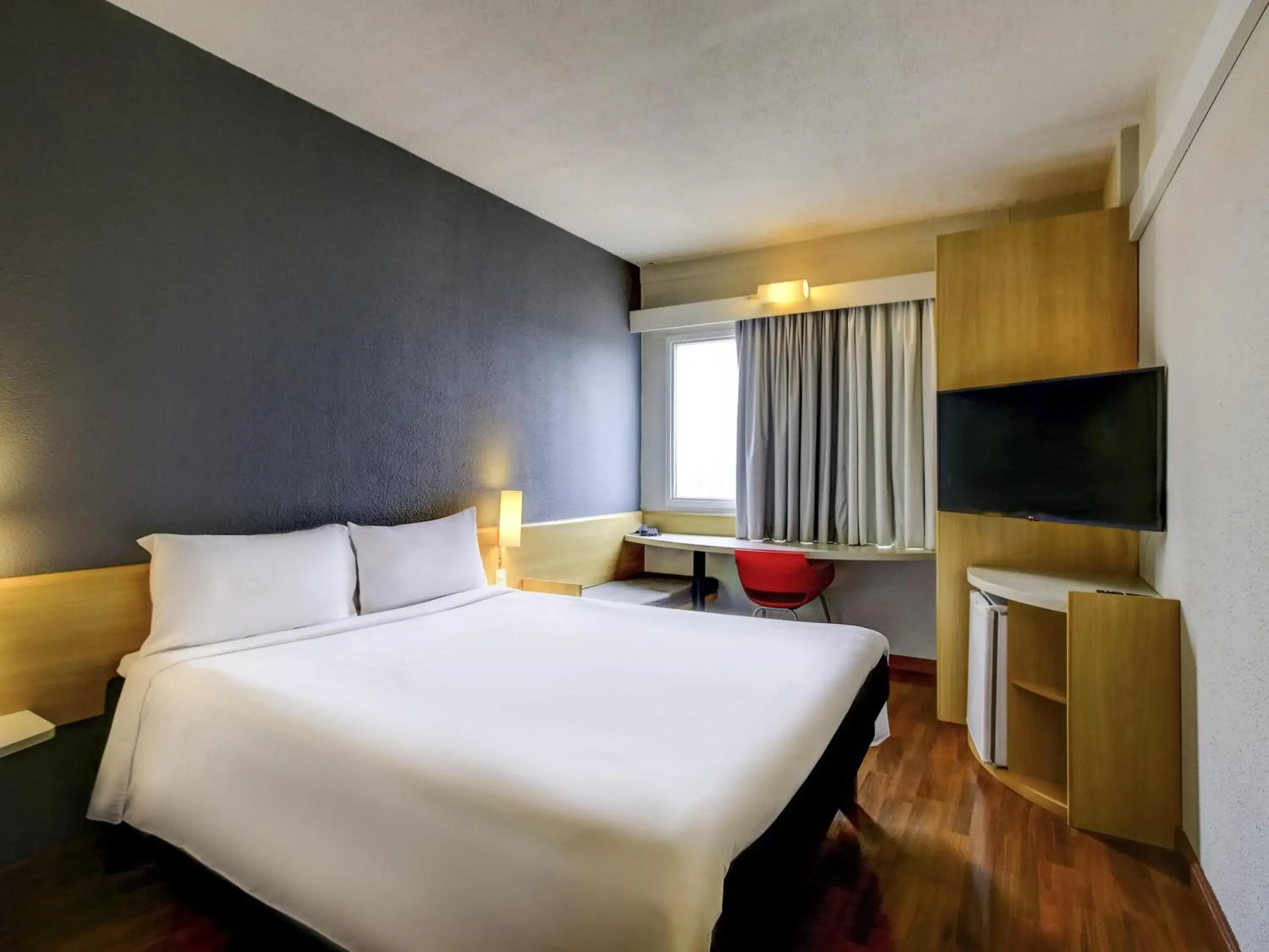 Bedroom, Bed in ibis Tambore Bedroom, Bed in ibis Tambore