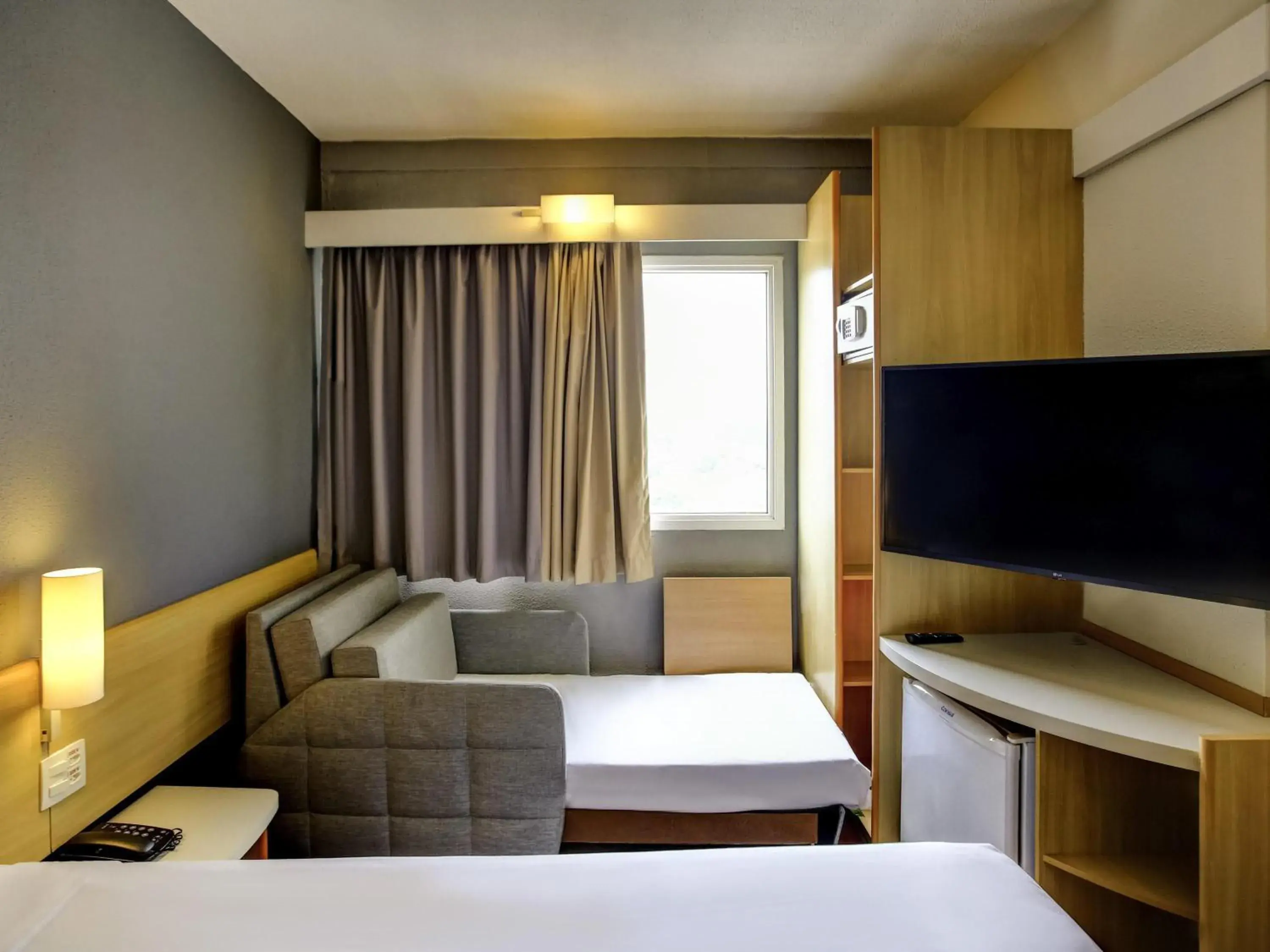 Bedroom, Bed in ibis Tambore Bedroom, Bed in ibis Tambore