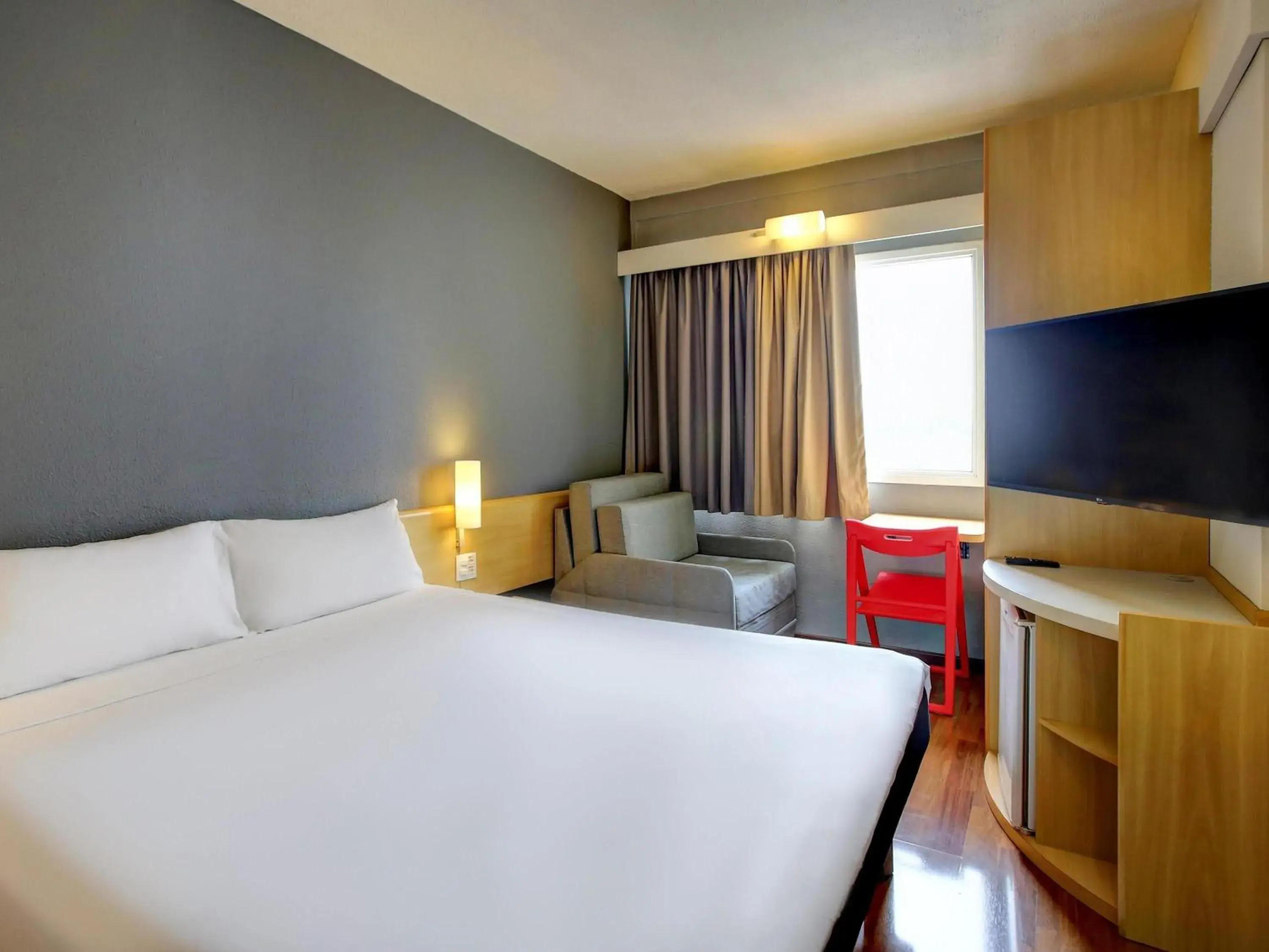 Bedroom, Bed in ibis Tambore Bedroom, Bed in ibis Tambore