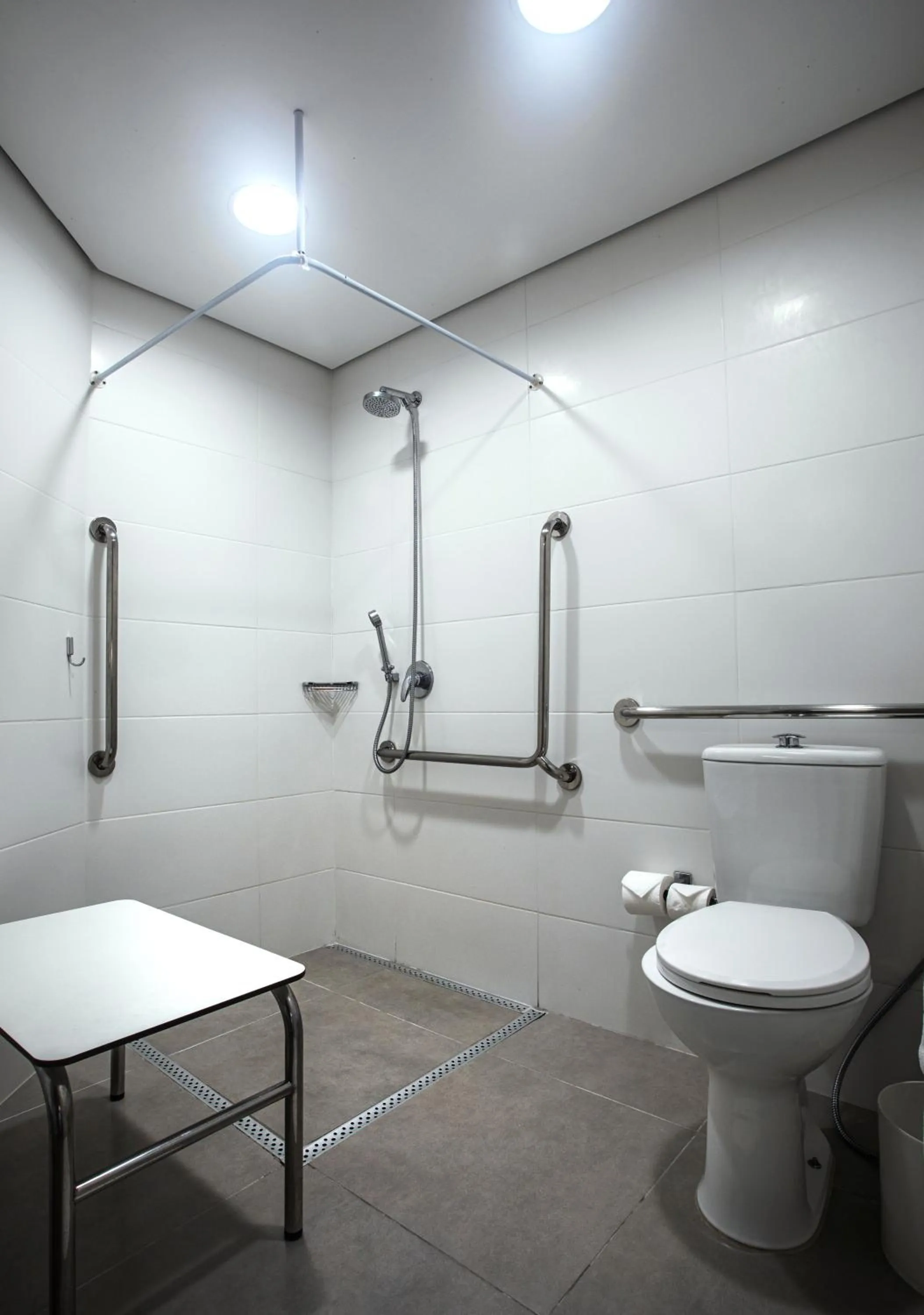 Shower in ibis budget Sao Paulo Paraiso