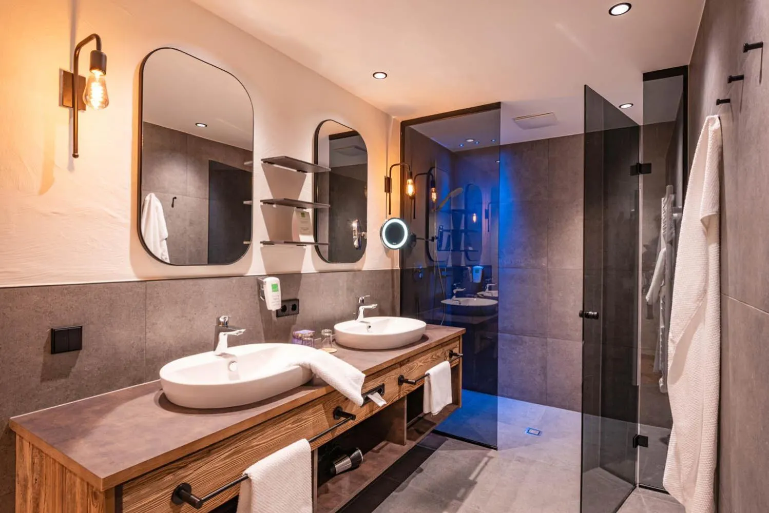 Shower in Hotel Penzinghof