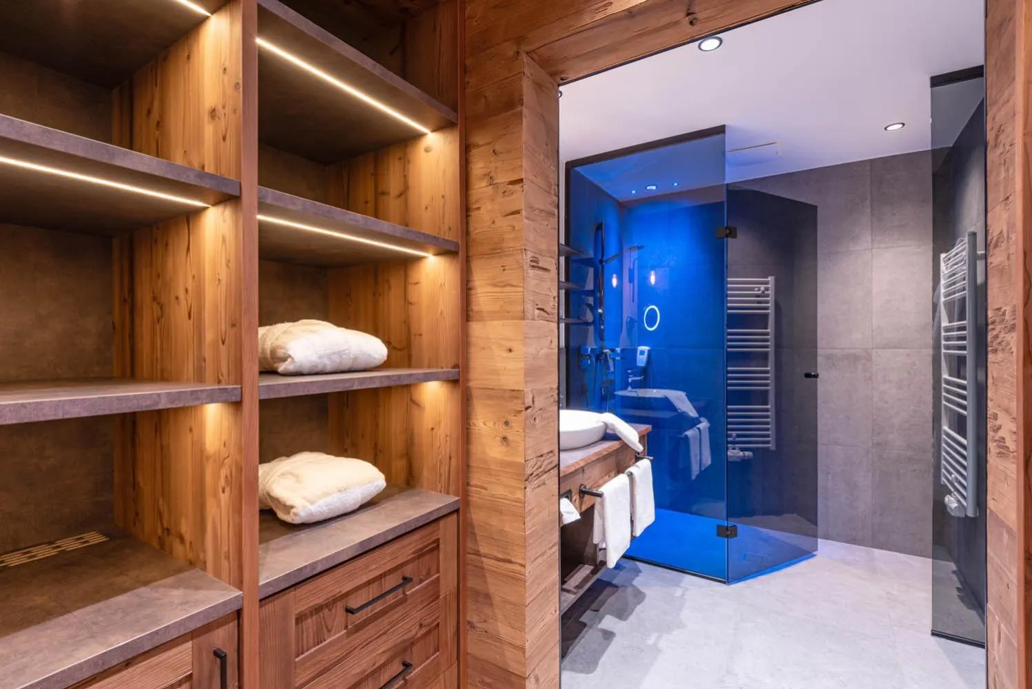 Shower, Bed in Hotel Penzinghof