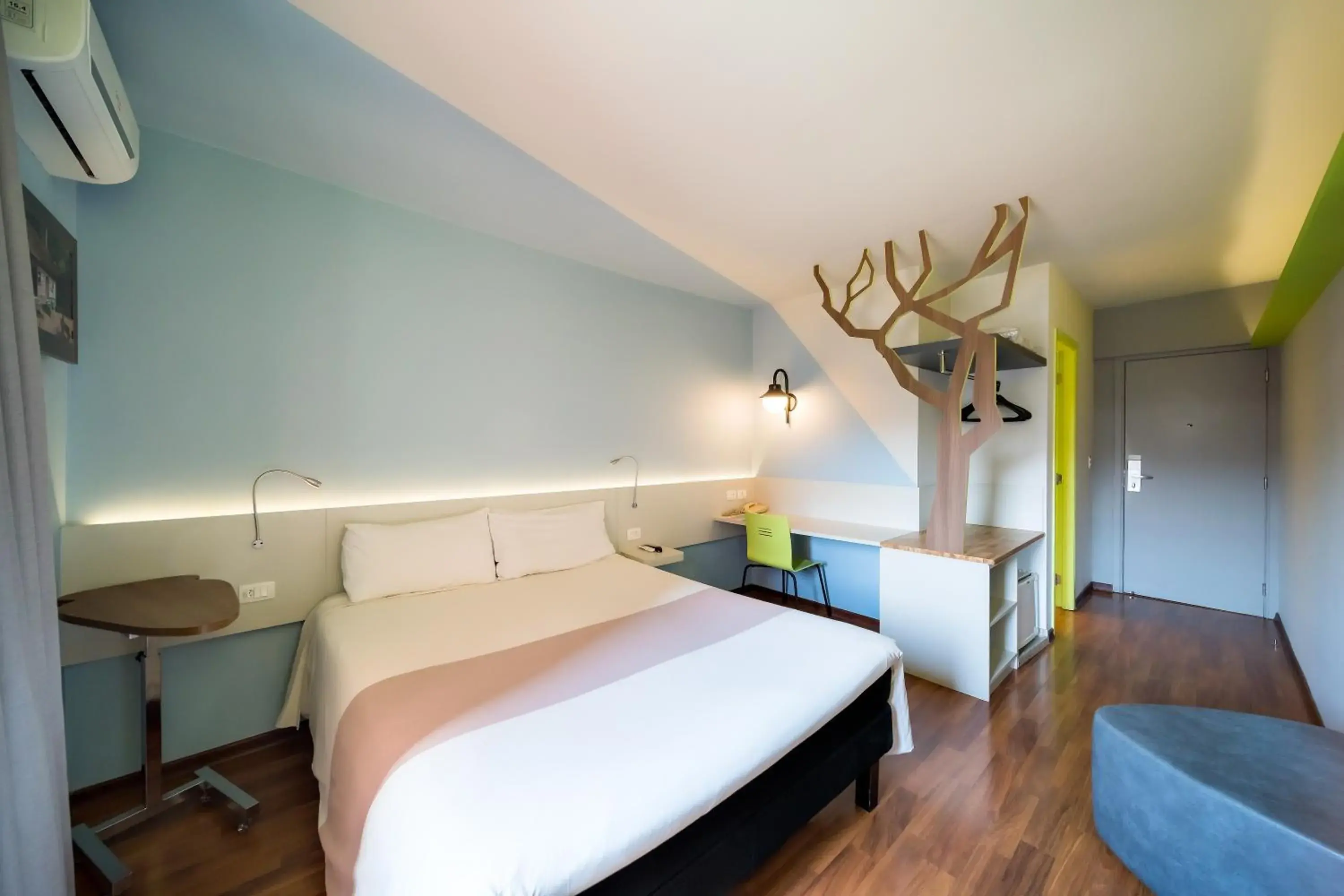 Photo of the whole room, Bed in ibis Styles Curitiba Centro Civico Photo of the whole room, Bed in ibis Styles Curitiba Centro Civico