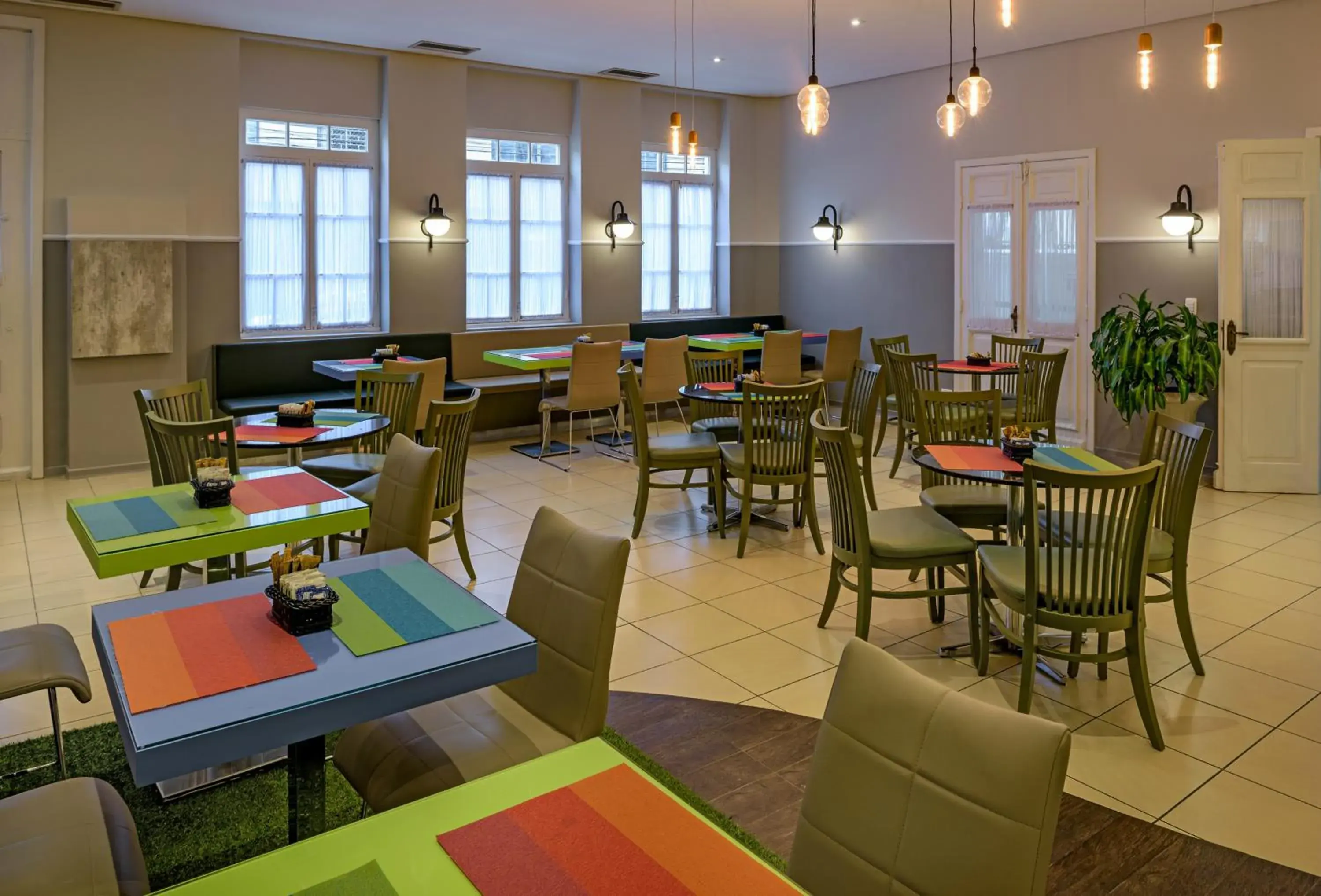 Restaurant/places to eat in ibis Styles Curitiba Centro Civico Restaurant/places to eat in ibis Styles Curitiba Centro Civico