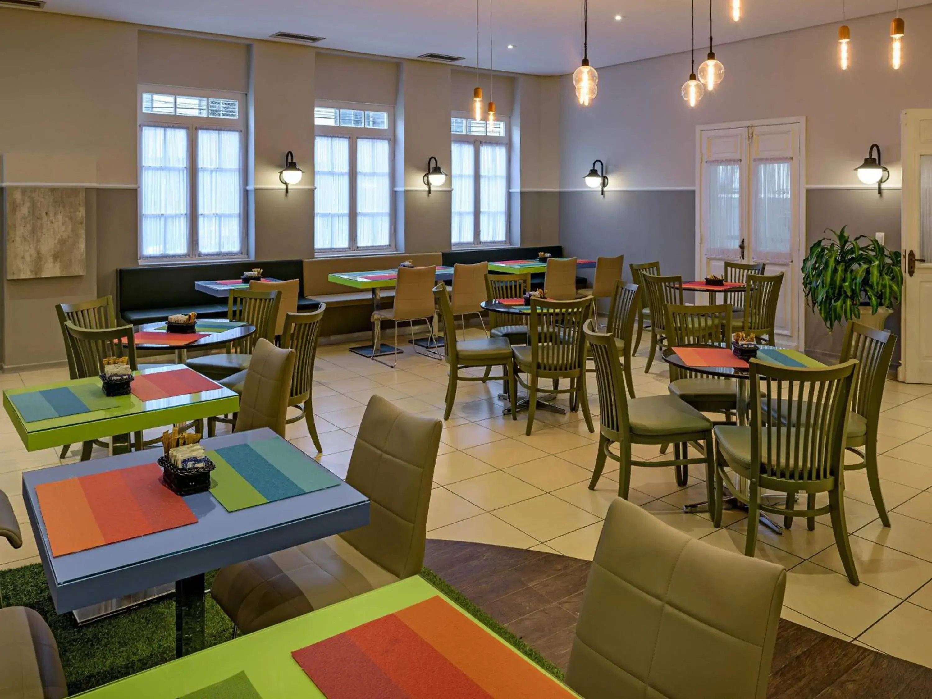 Restaurant/places to eat in ibis Styles Curitiba Centro Civico Restaurant/places to eat in ibis Styles Curitiba Centro Civico