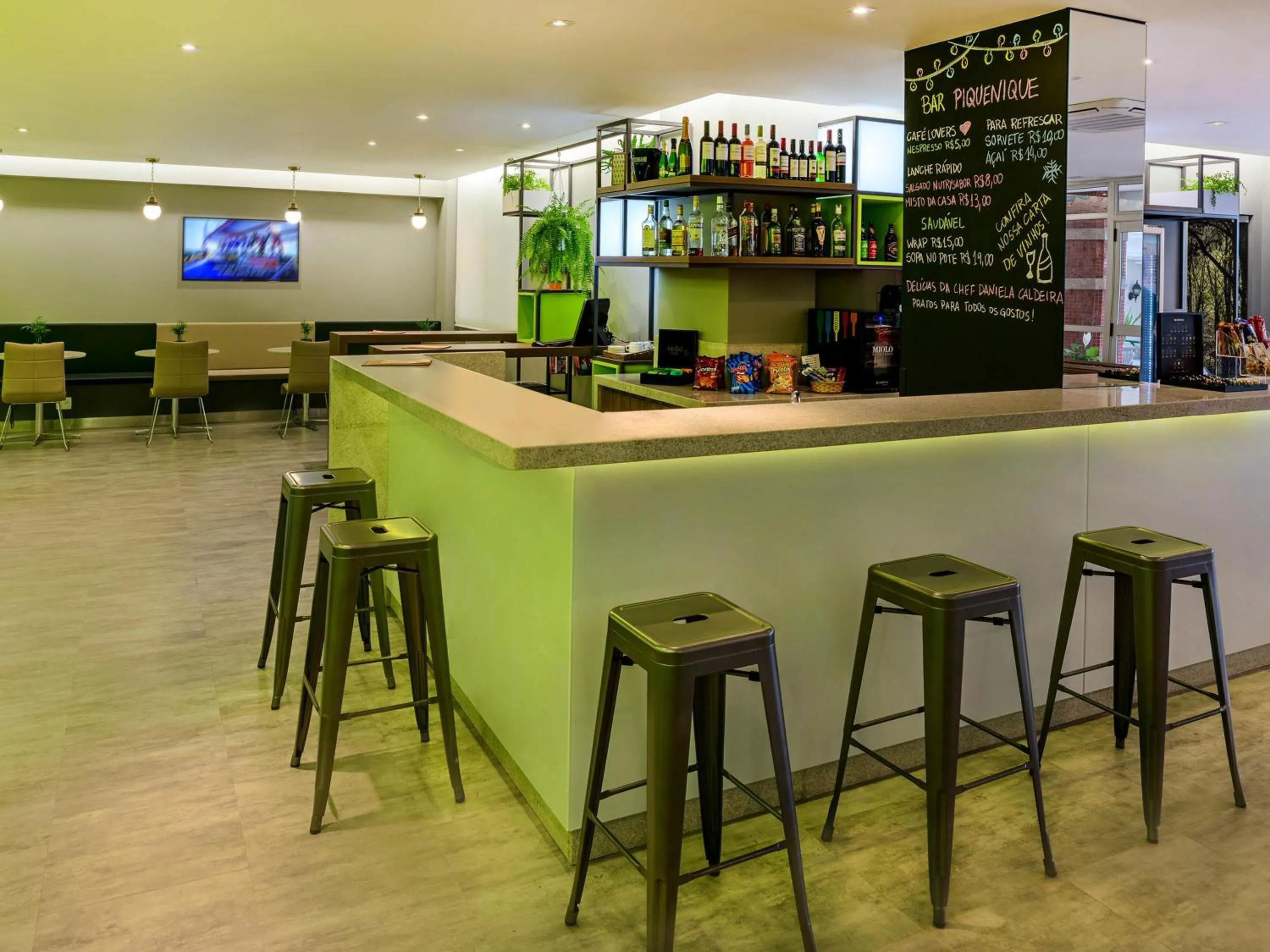 Lounge or bar in ibis Styles Curitiba Centro Civico