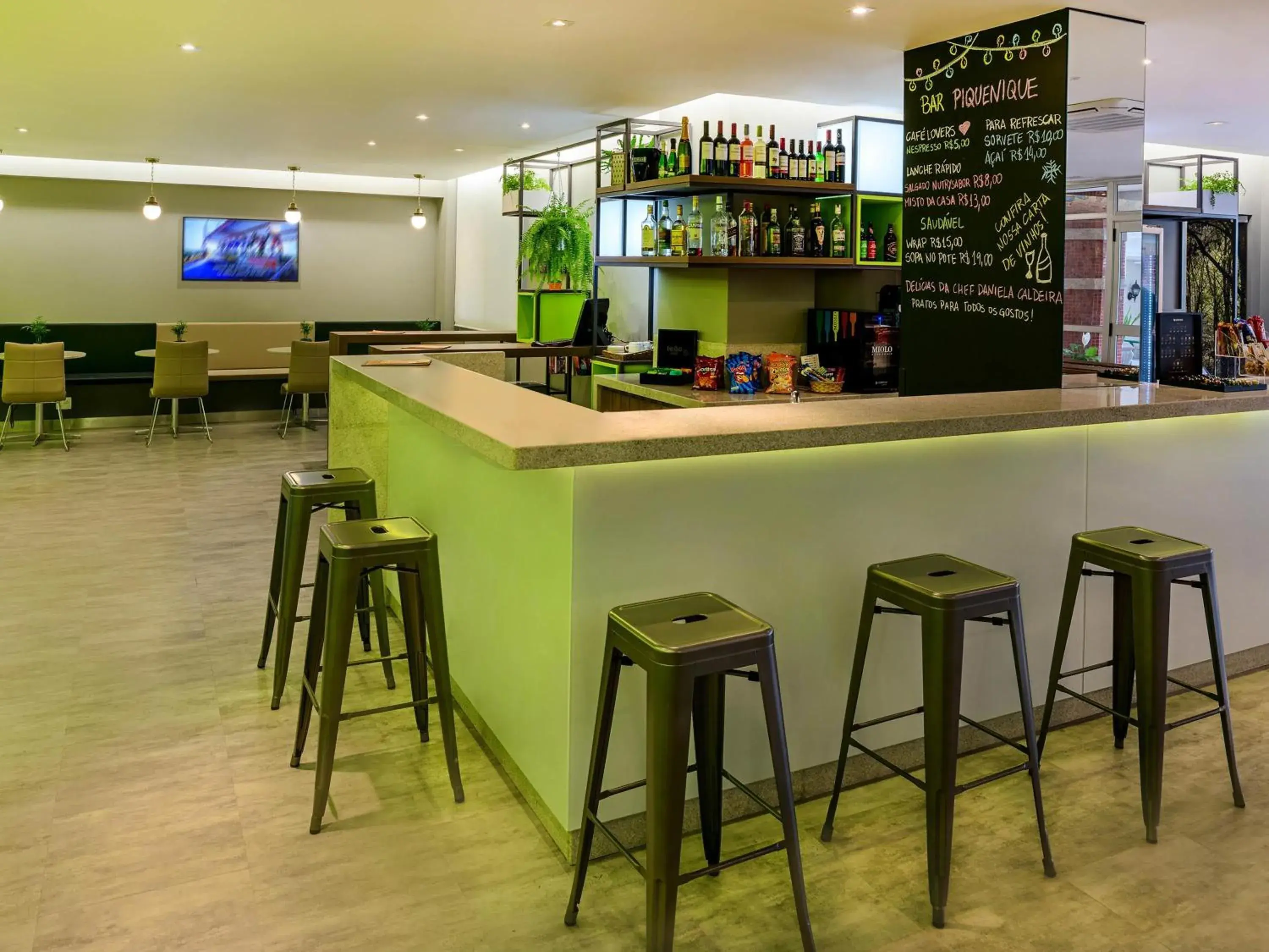 Lounge or bar in ibis Styles Curitiba Centro Civico Lounge or bar in ibis Styles Curitiba Centro Civico